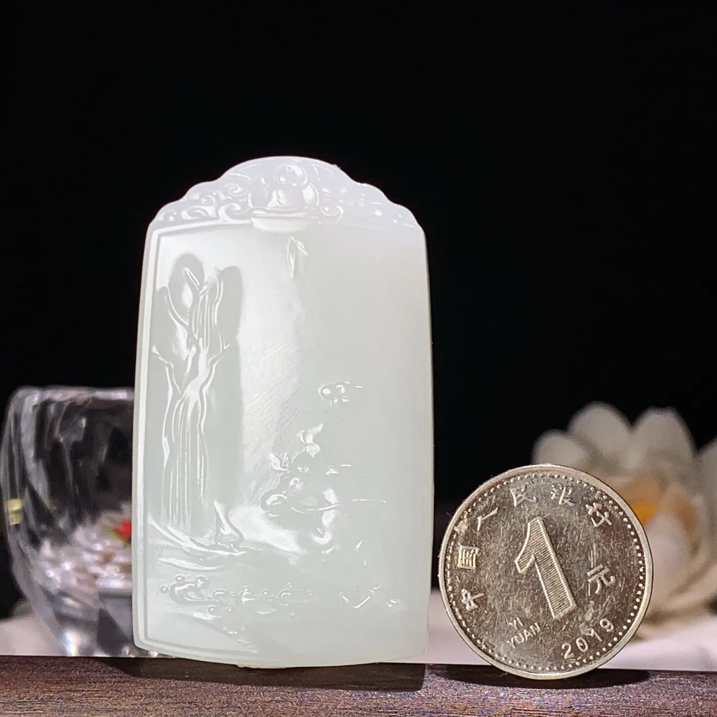 和田玉白玉马到成功牌子挂件 尺寸53/31/8重31克 无裂无杂 玉质细腻油润 底色纯净 脂粉好，品质好。lt260124