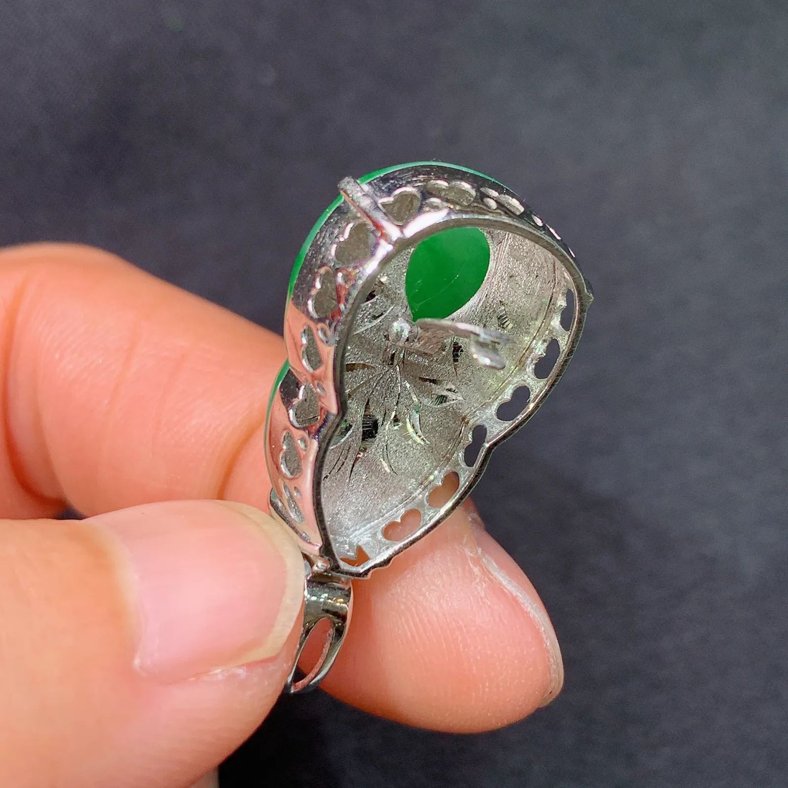 翠绿葫芦吊坠，18k金镶嵌，色泽鲜阳，冰润细腻，种水足，Lp 尺寸30.2*14.7*8.1