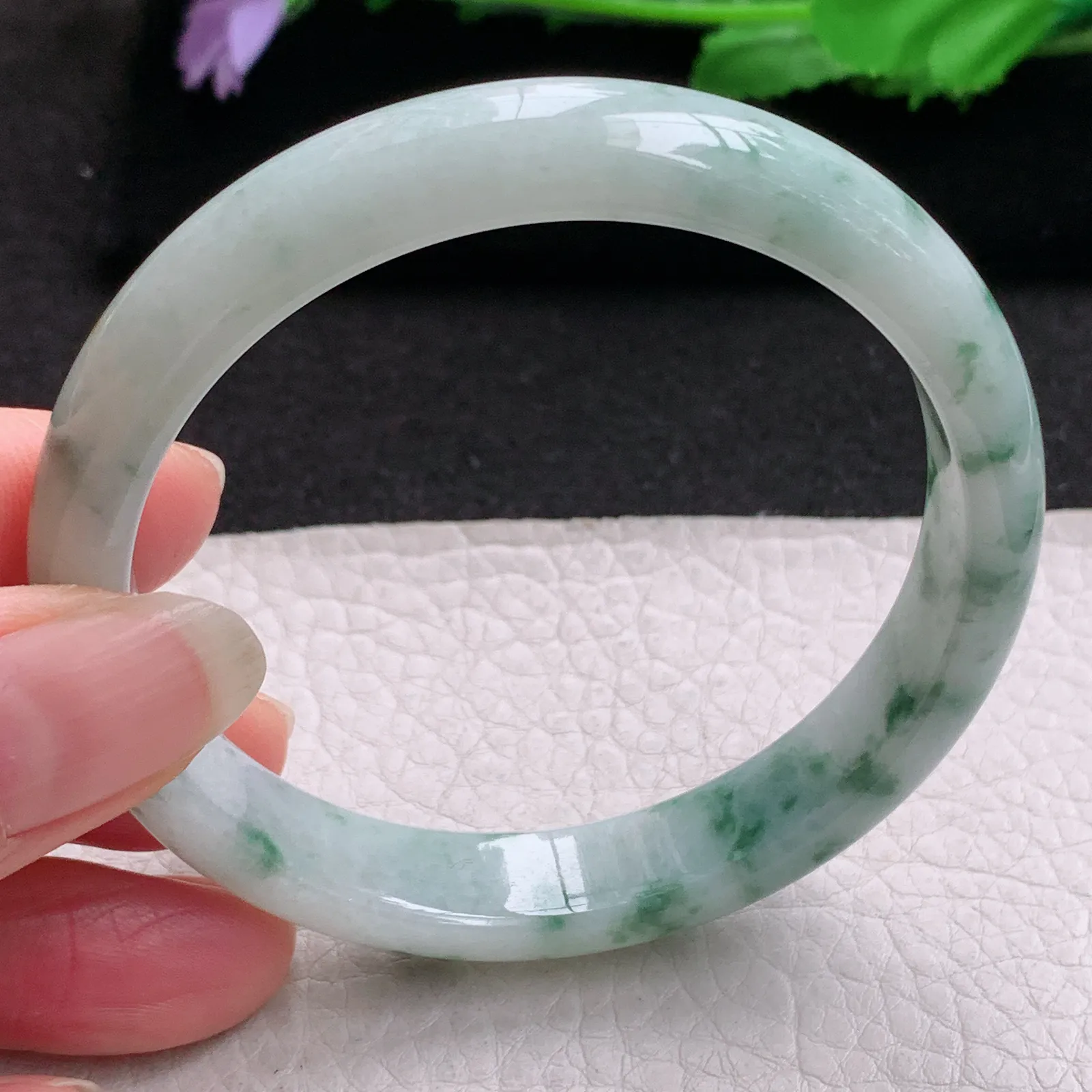 js实拍58*11.2*7平安镯 缅甸翡翠a货精美飘花宽边玉手镯 玉手环
