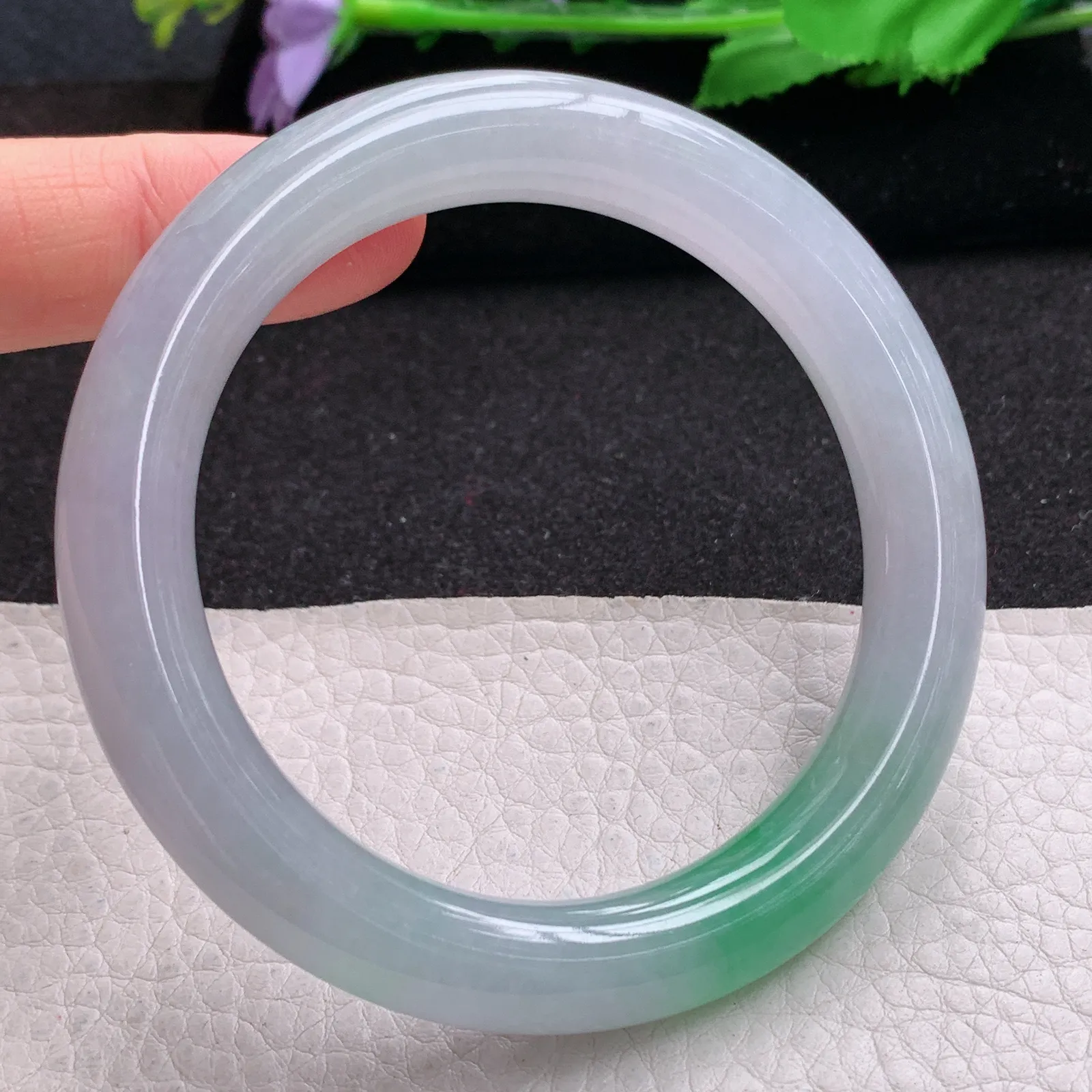 xd自然光57.5*10.6*10美人镯 缅甸翡翠a货玉手镯飘绿冰润圆条玉手环