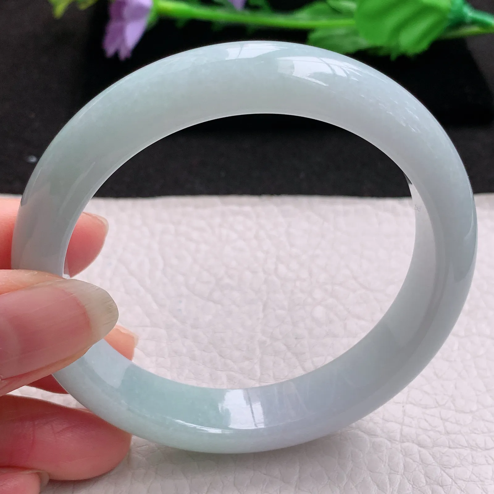 js实拍59*13.5*8.6平安镯 缅甸翡翠a货精美浅绿水润宽边玉手镯 玉手环