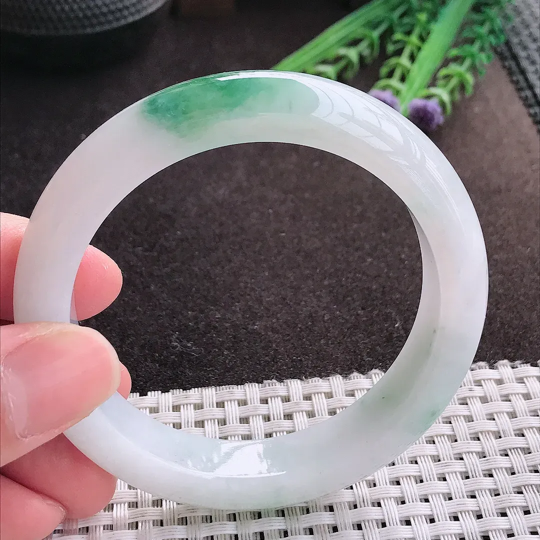 实拍A货翡翠56.5/12.5/9老坑精美冰润飘花手镯宽边玉镯子