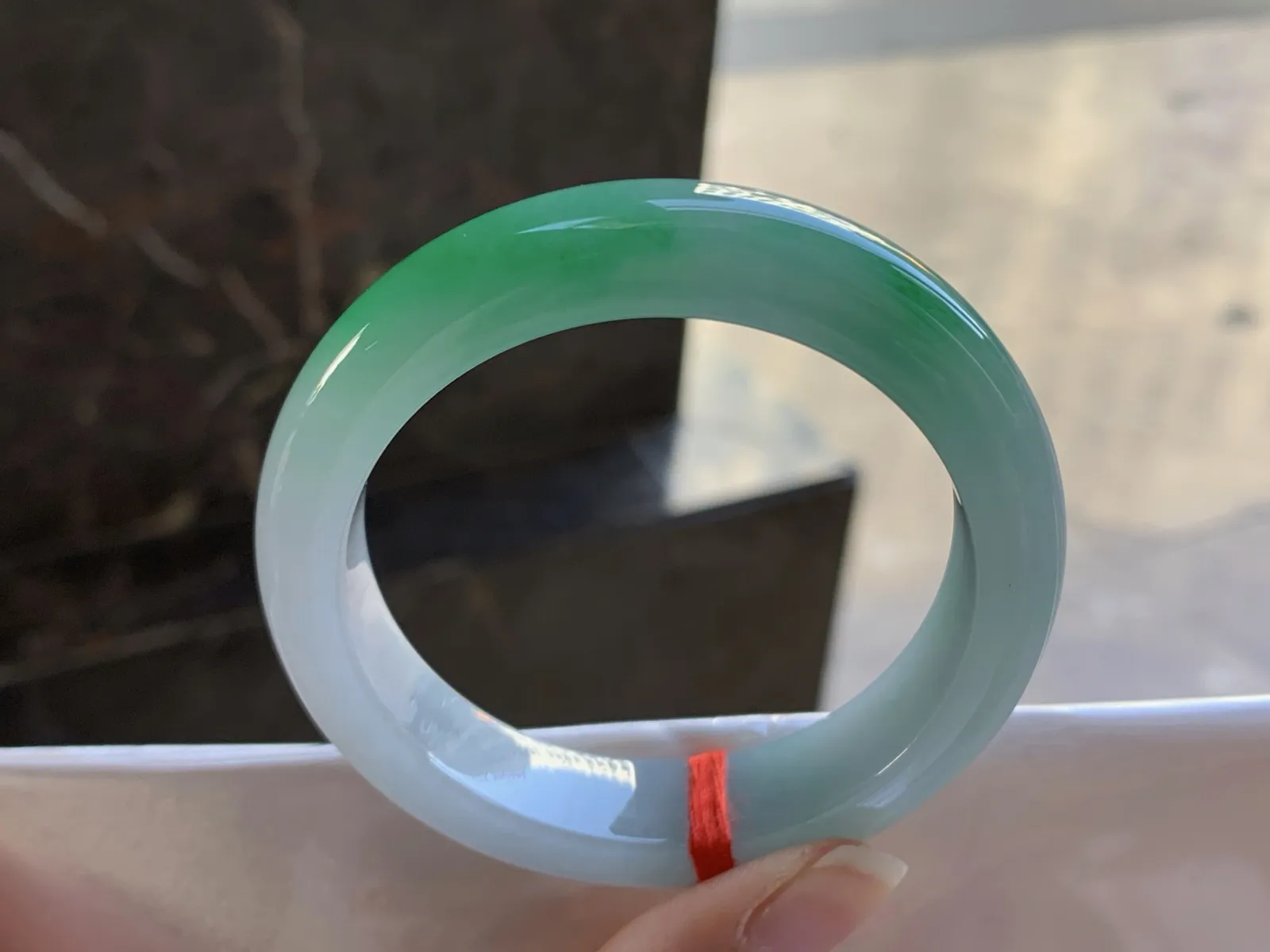 53.5-13-8.7

浓绿色手镯^_^底妆干净 鲜艳