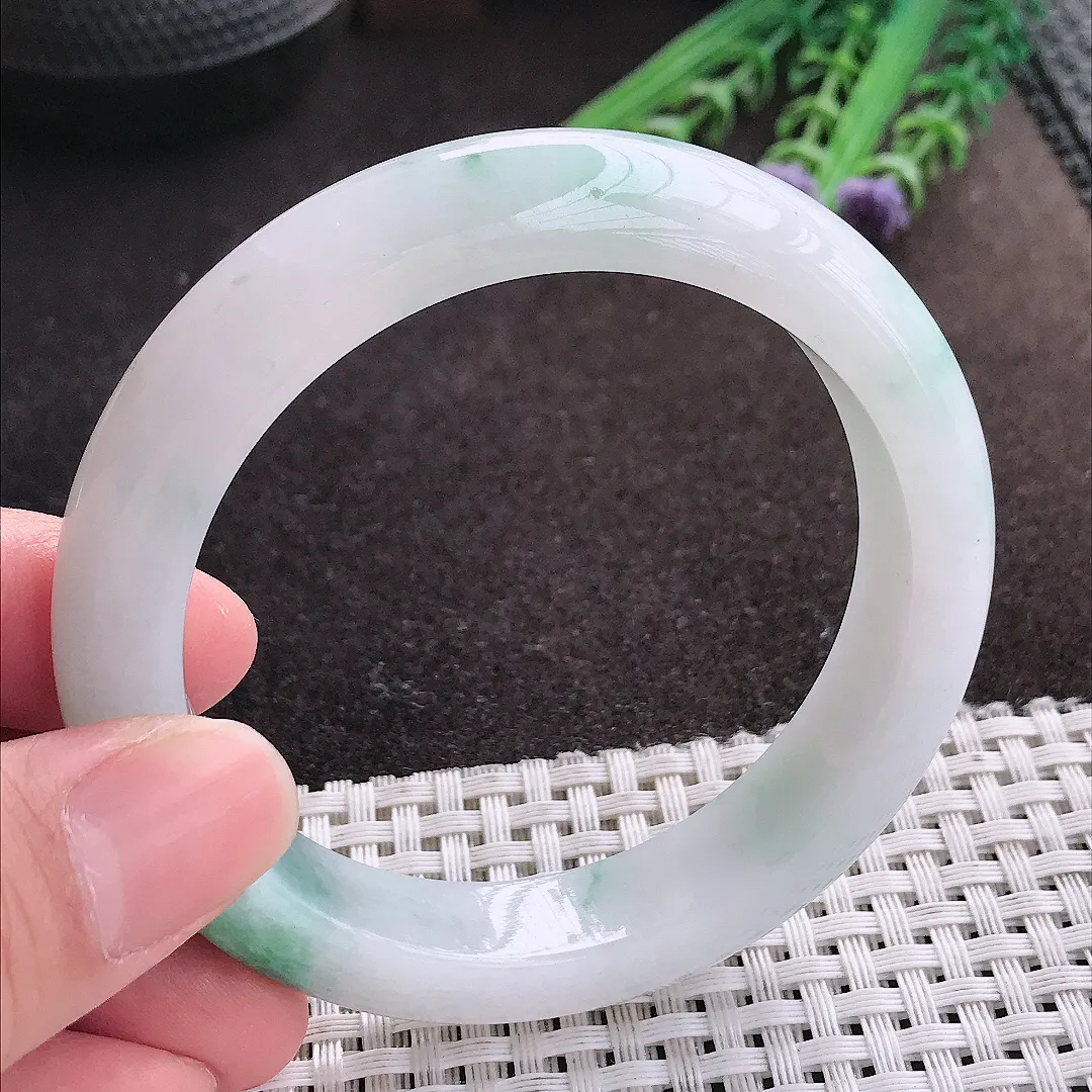 实拍A货翡翠56.5/12.5/9老坑精美冰润飘花手镯宽边玉镯子