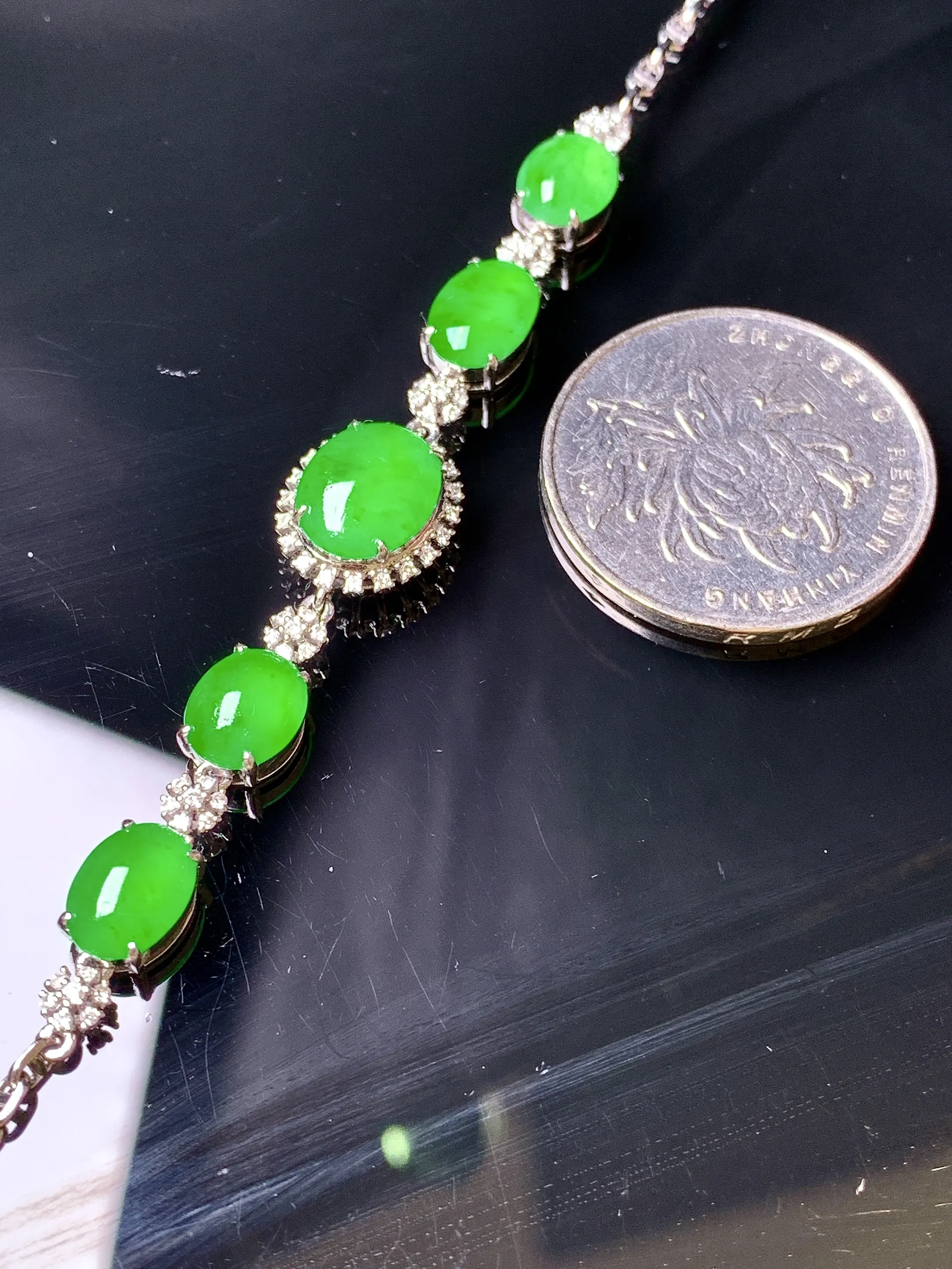 18金钻镶嵌满绿蛋面手链 玉质细腻 色泽清新艳丽 整体尺寸75.5*11*6.2