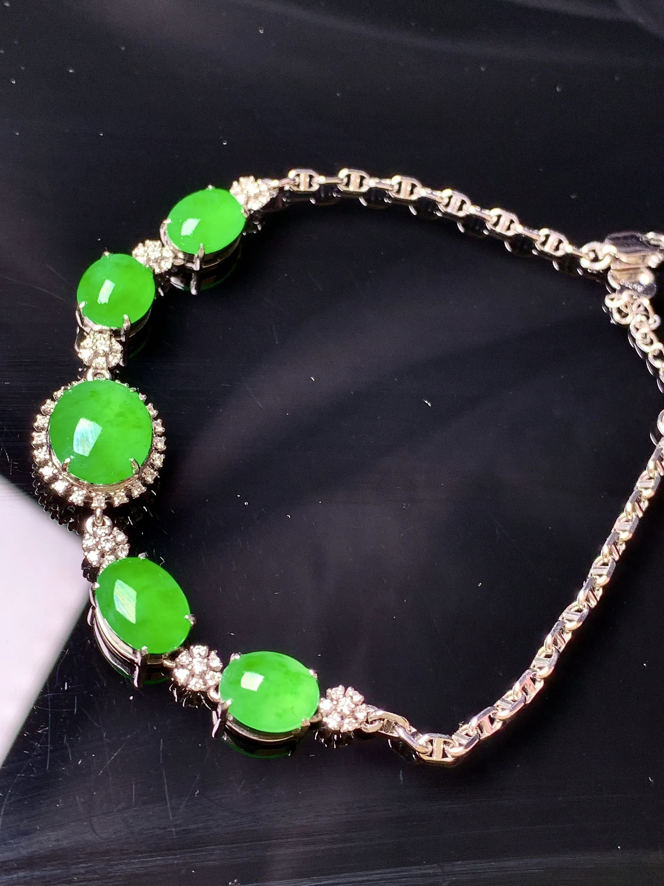 18金钻镶嵌满绿蛋面手链 玉质细腻 色泽清新艳丽 整体尺寸75.5*11*6.2