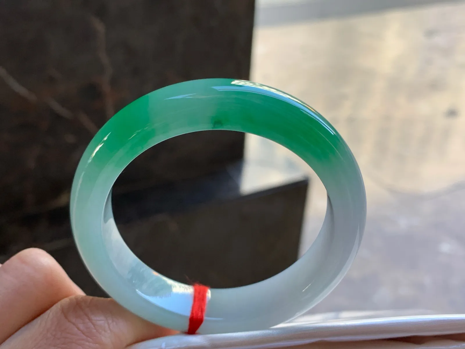 53.5-13-8.7

浓绿色手镯^_^底妆干净 鲜艳