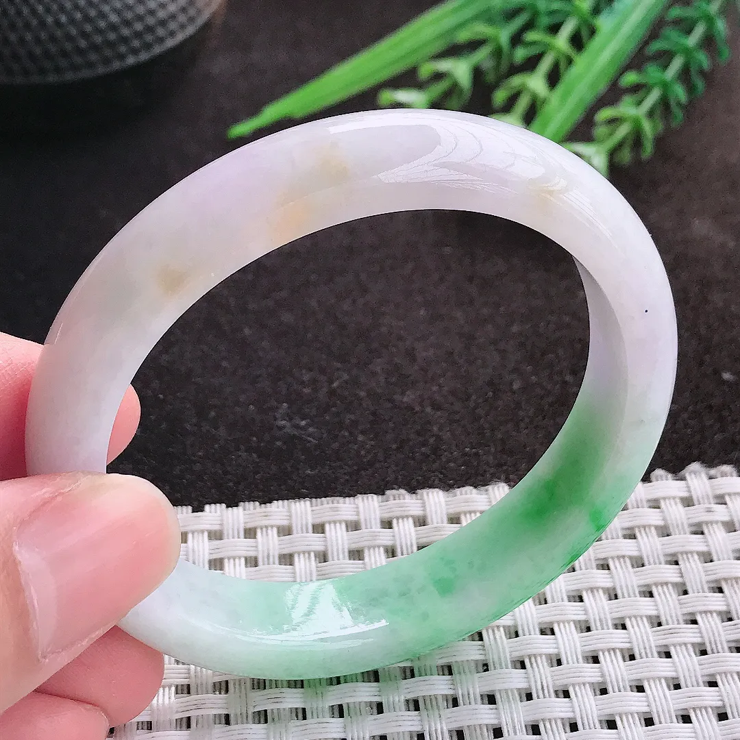 实拍A货翡翠53/47.5/12.1/7.6老坑精美温润飘阳绿贵妃手镯宽边玉镯子