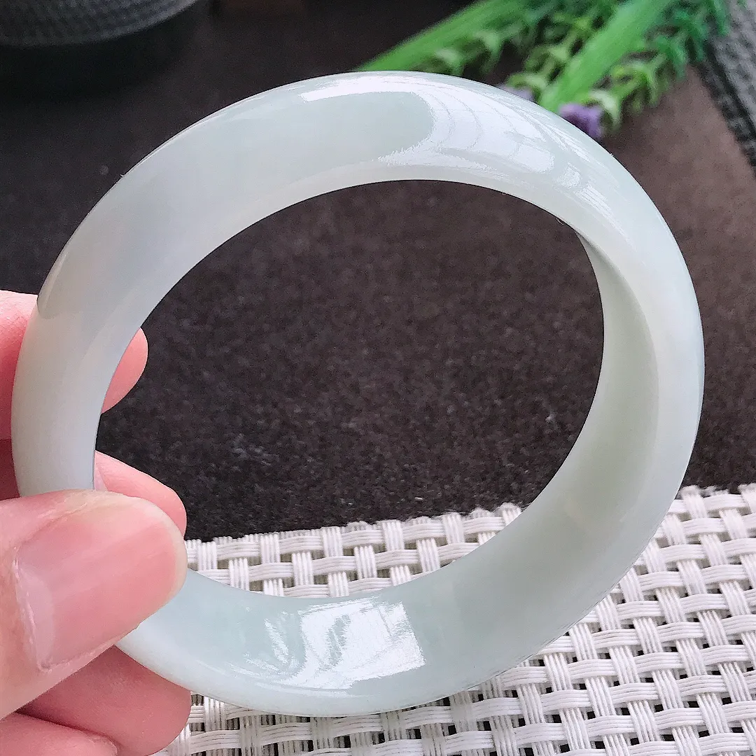 实拍A货翡翠59/18.8/8轮胎镯老坑秀气温润手镯宽边玉镯子