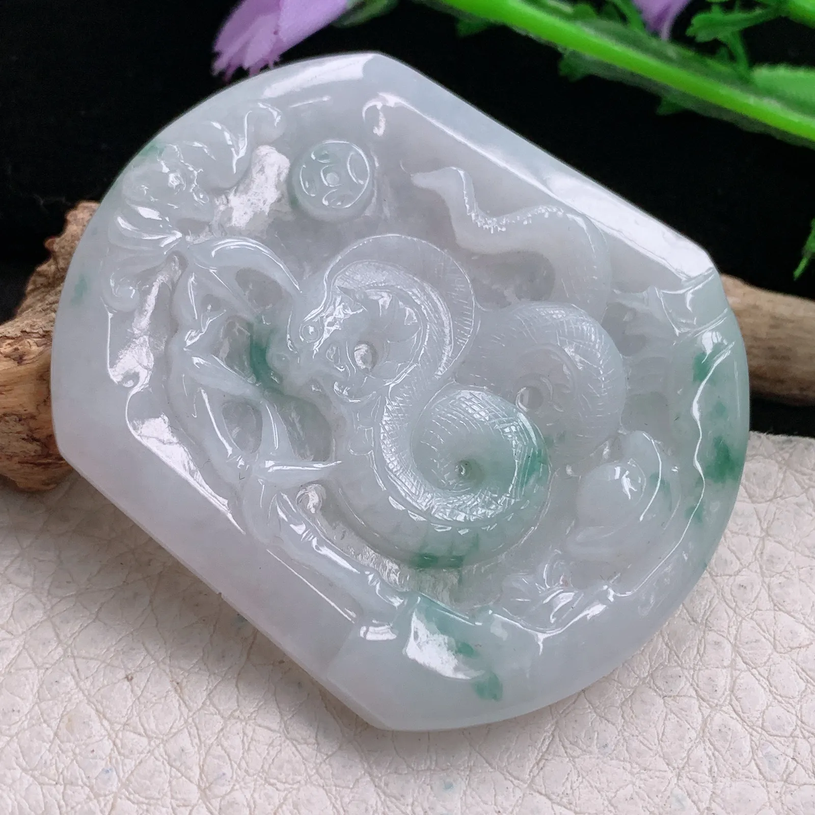 yn实拍53.8*46.5*5.8缅甸翡翠精雕飘花腰缠万贯 生肖蛇玉吊坠 玉挂坠