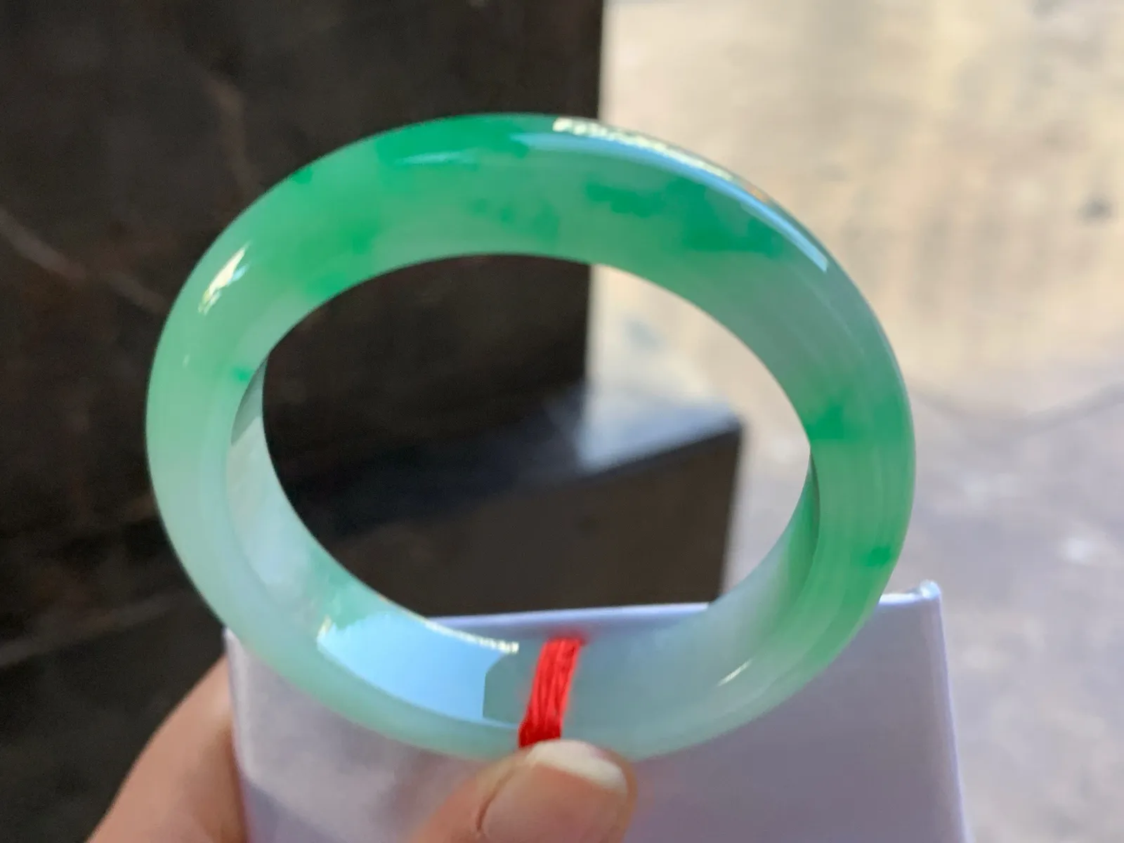 52-12.8-8.7

晴绿手镯^_^清新冰透