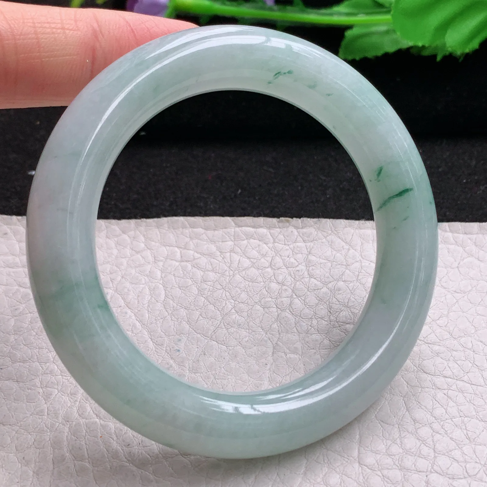 js小圈口52*11.2美人镯 缅甸翡翠a货精美飘花圆条玉手镯 玉手环