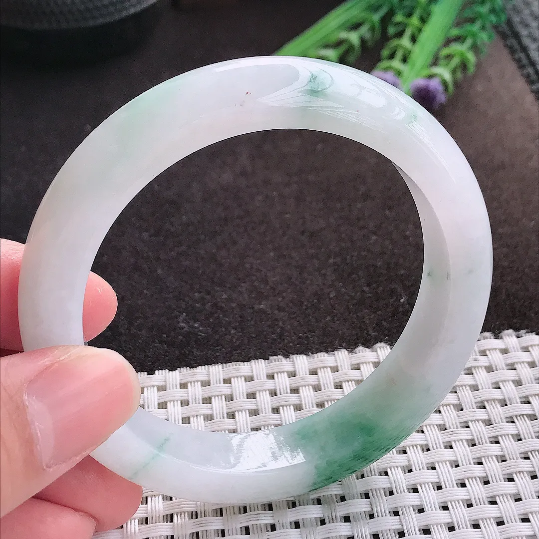 实拍A货翡翠56.5/12.5/9老坑精美冰润飘花手镯宽边玉镯子