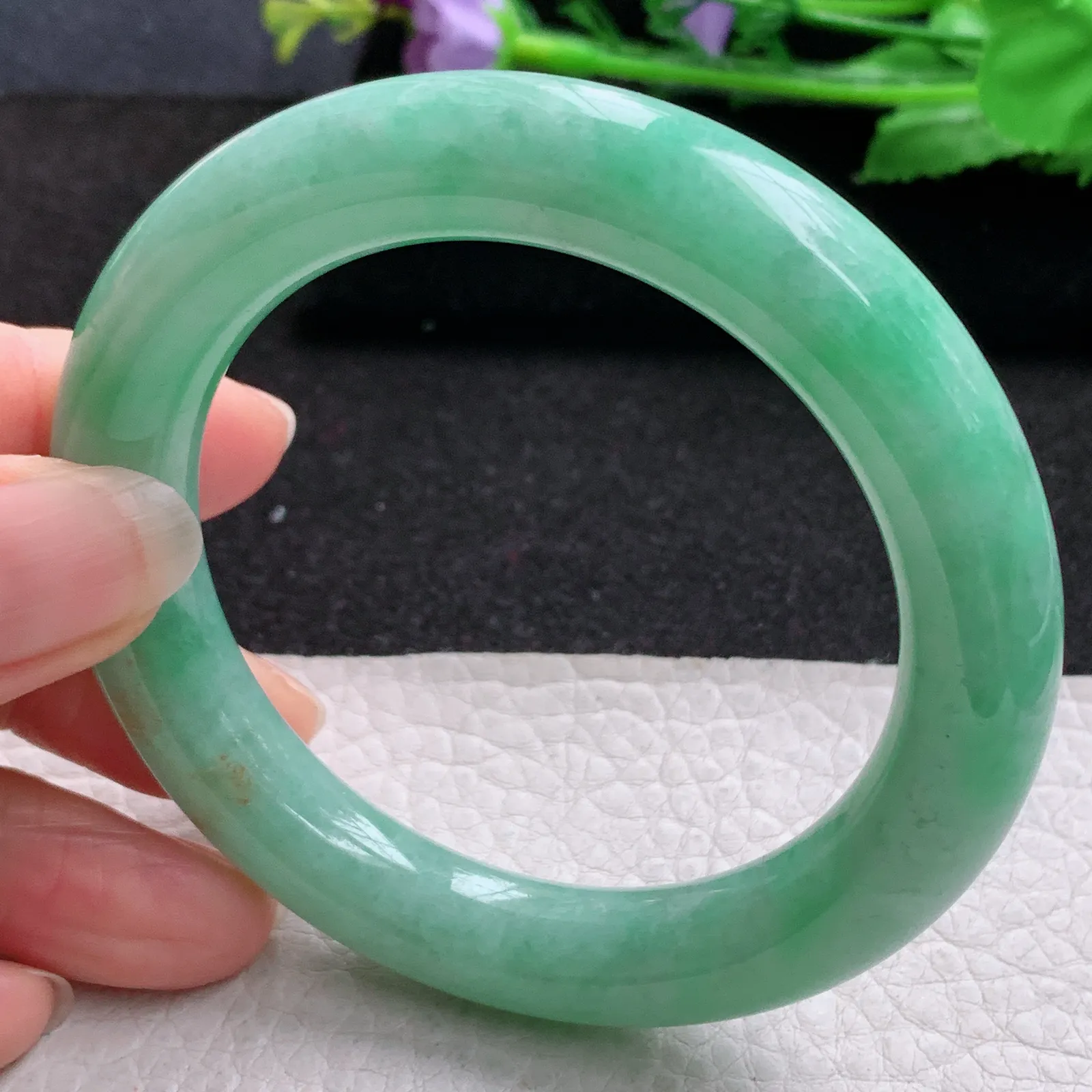 yh自然光55*11.3美人镯 缅甸翡翠a货玉手镯黄加绿圆条玉手环