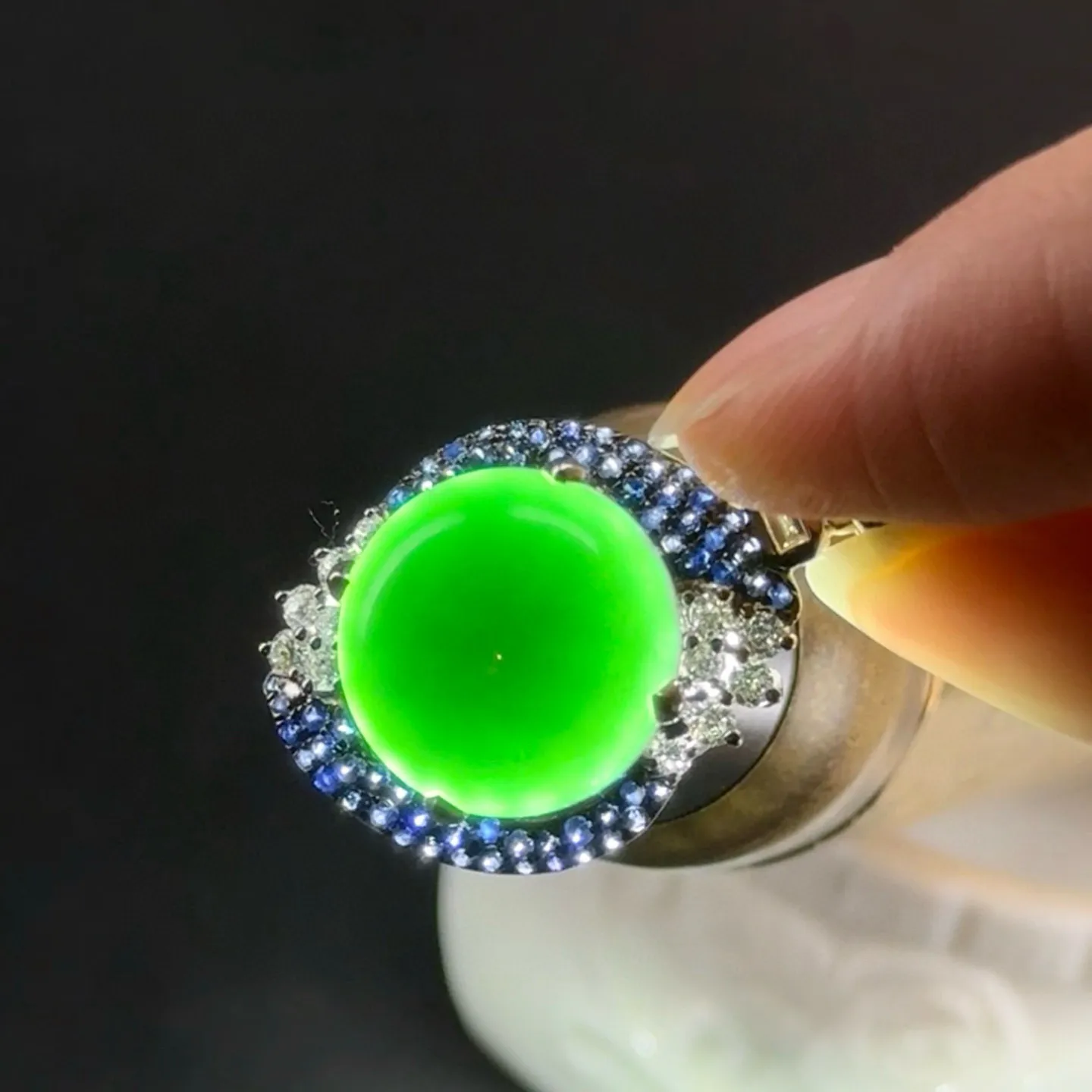 豪镶墨翠大耳坠 种好色正 黑度极好 打灯通透 油性十足 尺寸13.9