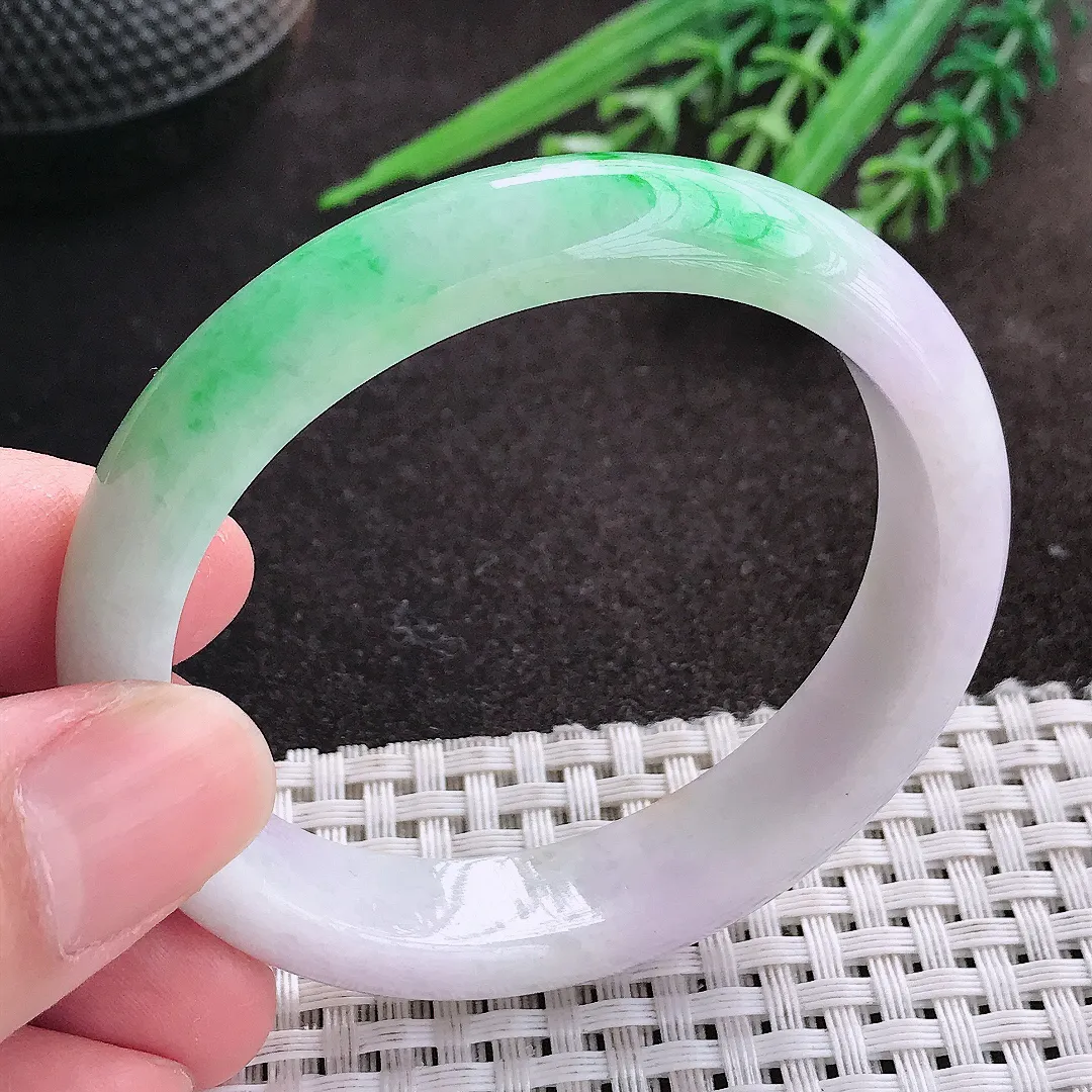 实拍A货翡翠53/47.5/12.1/7.6老坑精美温润飘阳绿贵妃手镯宽边玉镯子
