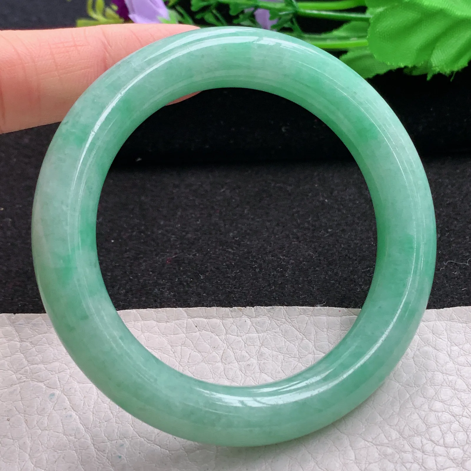 yh自然光55*11.3美人镯 缅甸翡翠a货玉手镯黄加绿圆条玉手环