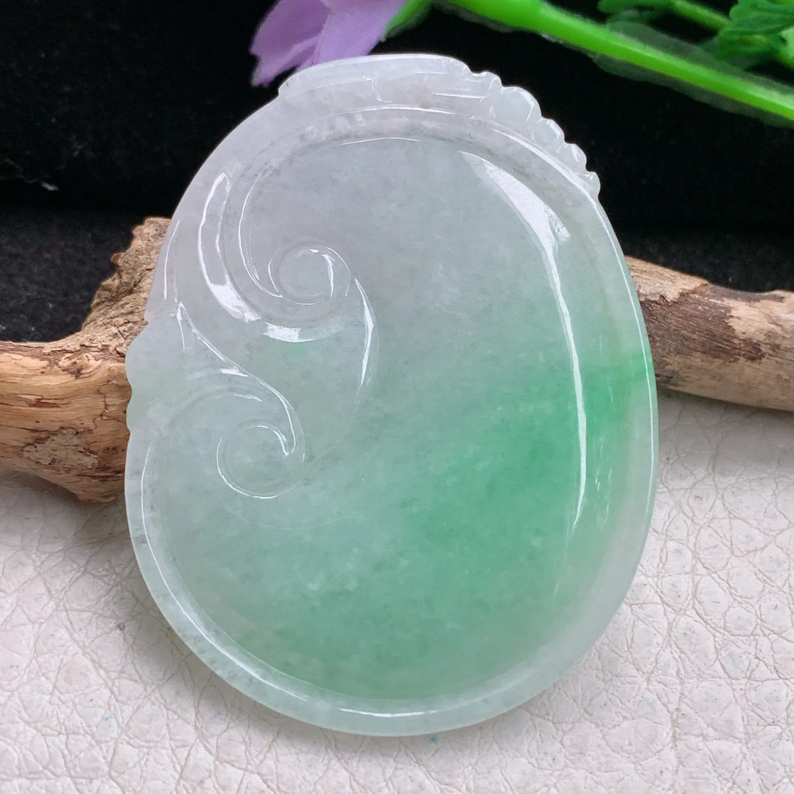 zen实拍53*41*5.6缅甸翡翠精美飘绿大如意 玉如意玉项坠 玉挂件