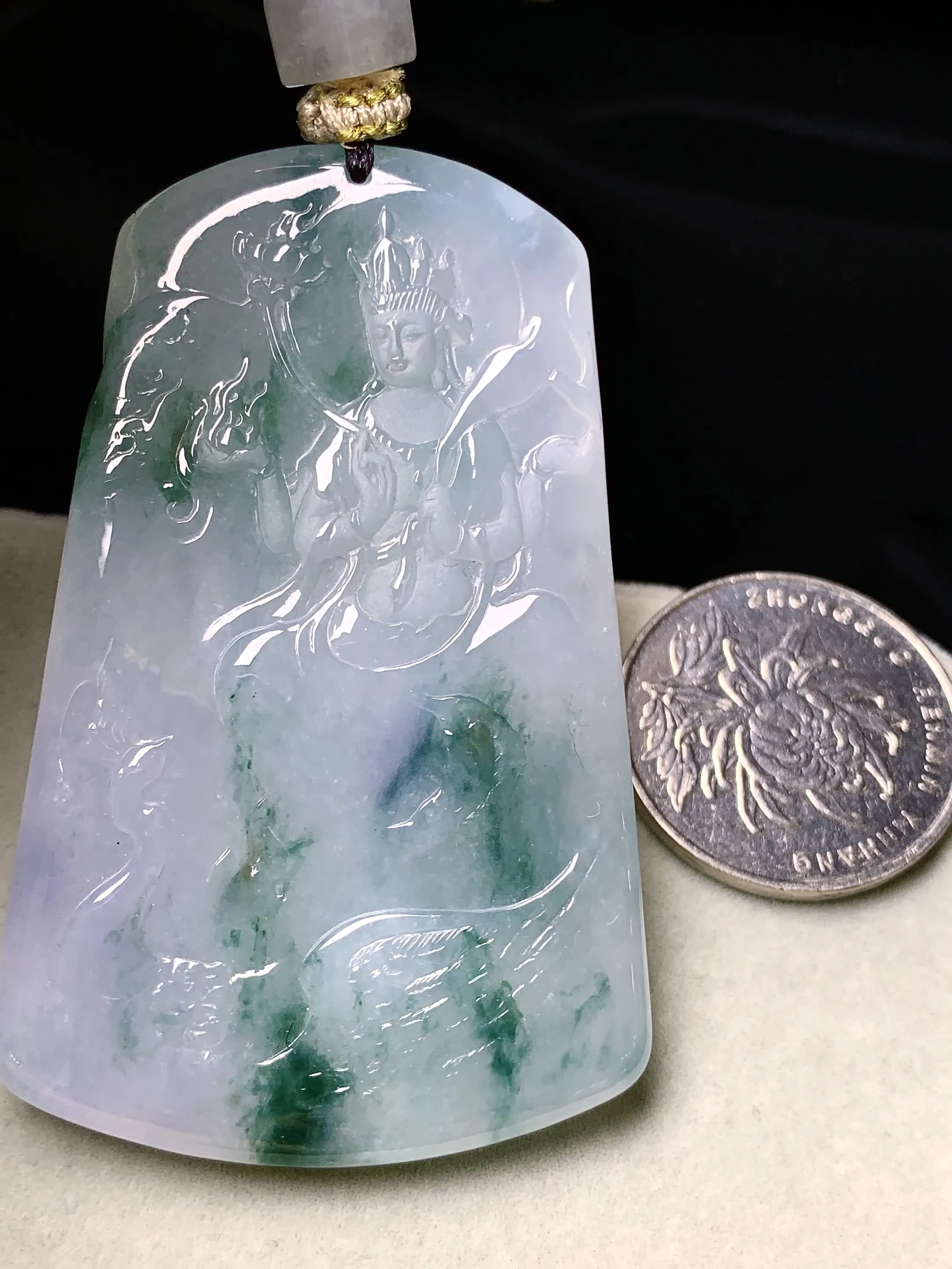 飘绿普贤观音菩萨吊坠 玉质细腻 色泽清新艳丽 整体尺寸63.8*40.5*6.5