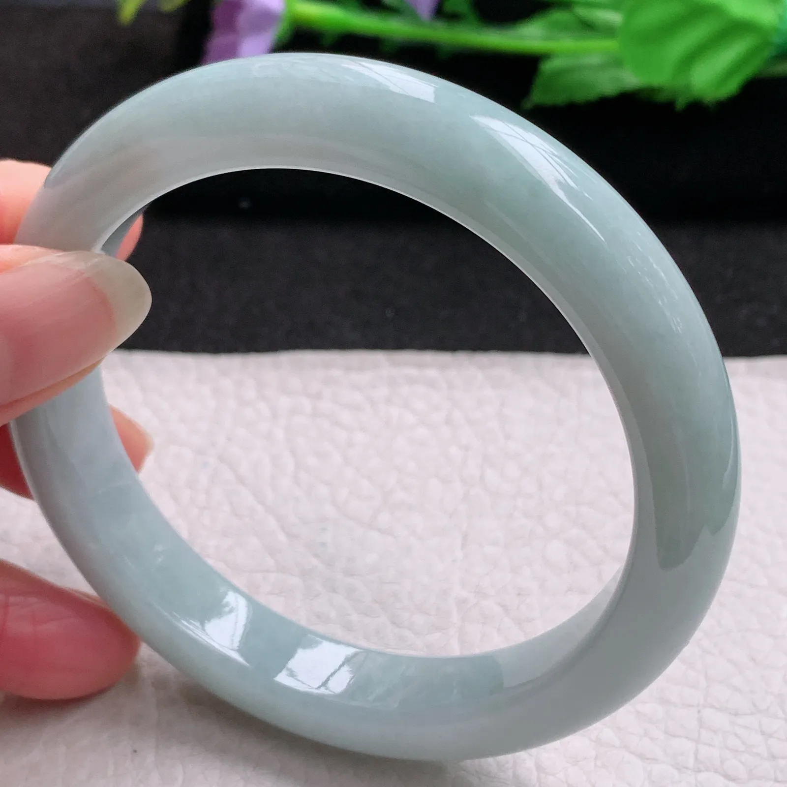 js大圈口62*12.3*9.3平安镯 缅甸翡翠a货精美浅绿宽边玉手镯 玉手环