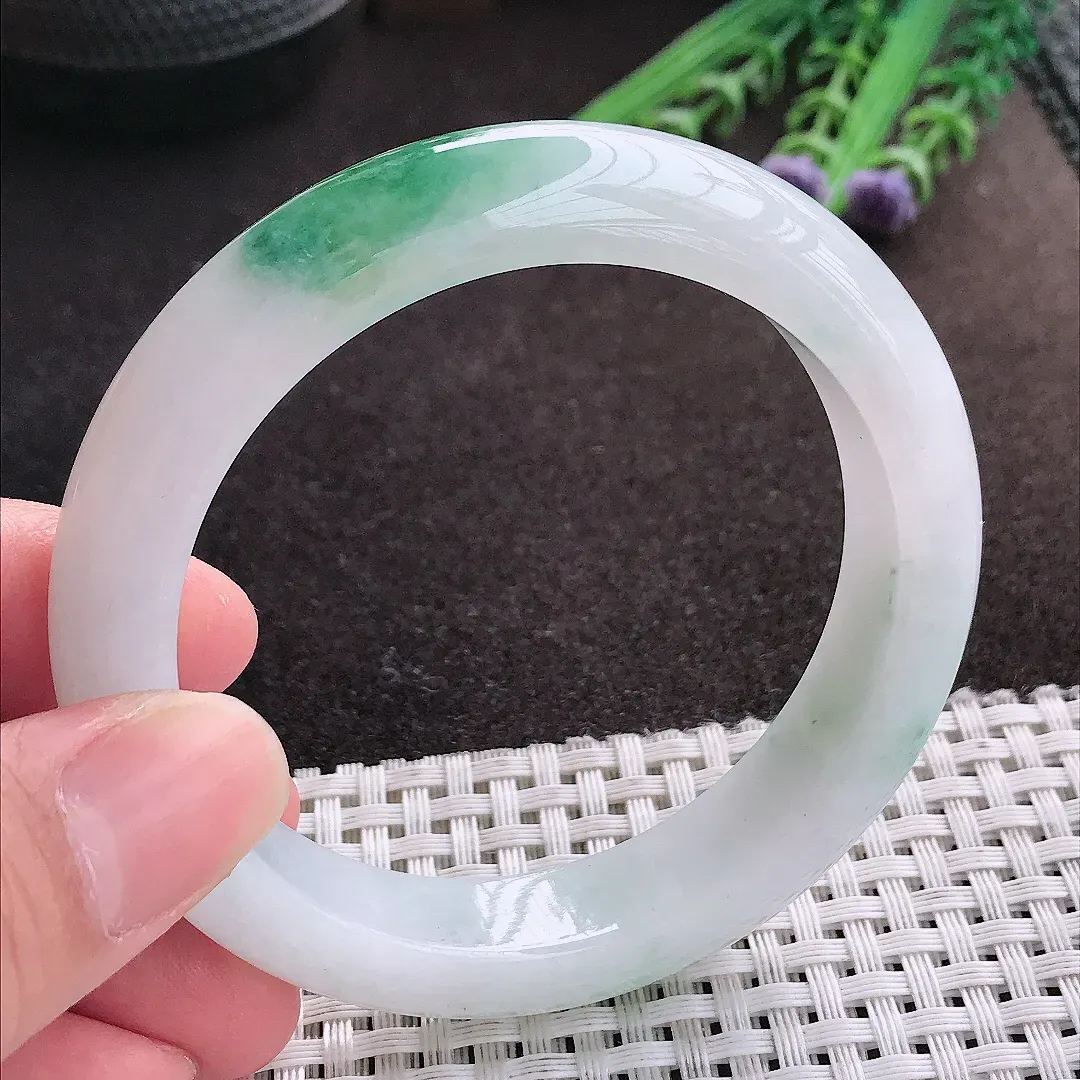 实拍A货翡翠56.5/12.5/9老坑精美冰润飘花手镯宽边玉镯子