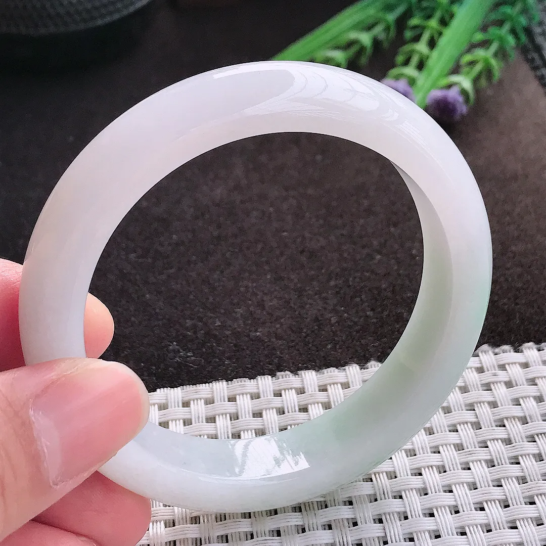 实拍A货翡翠55.5/12.8/8.3老坑冰润起胶浅绿色手镯宽边玉镯子