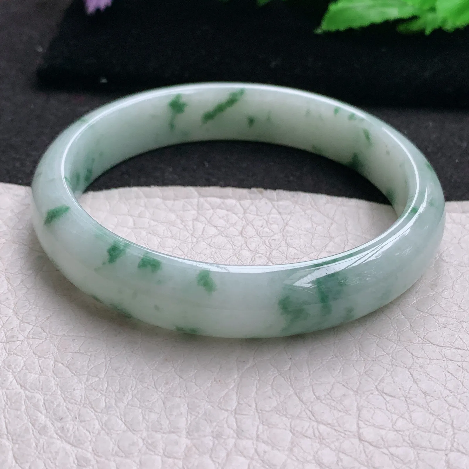 js实拍58*11.2*7平安镯 缅甸翡翠a货精美飘花宽边玉手镯 玉手环