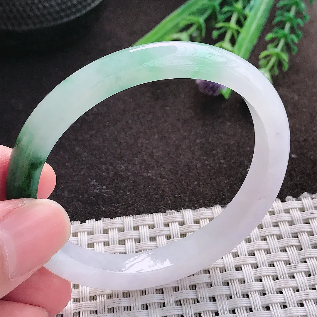 实拍A货翡翠54.5/47.5/9/6.9老坑冰润水灵飘绿花贵妃手镯宽边玉镯子