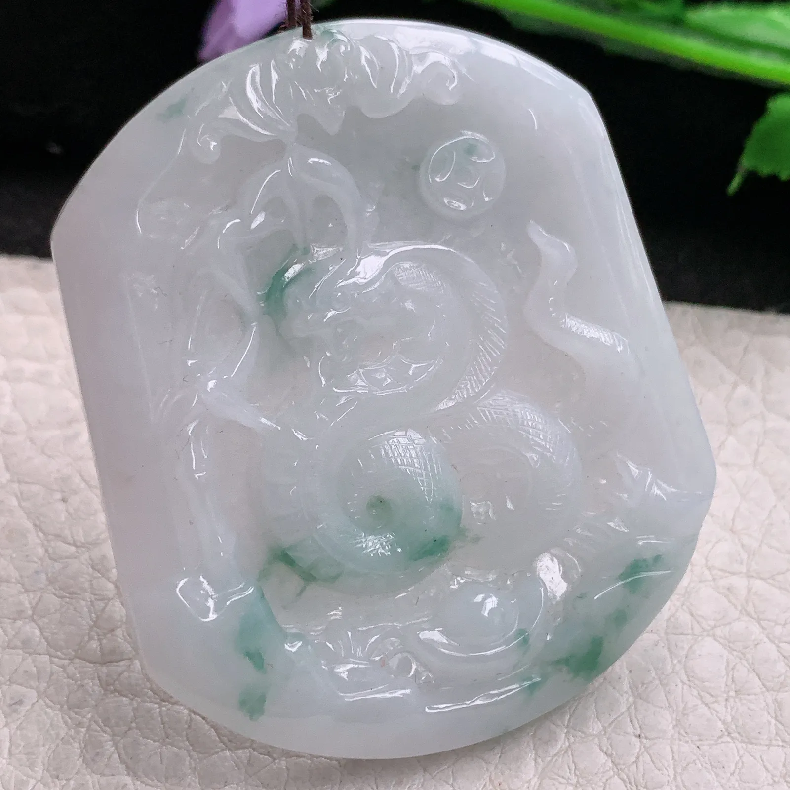 yn实拍53.8*46.5*5.8缅甸翡翠精雕飘花腰缠万贯 生肖蛇玉吊坠 玉挂坠