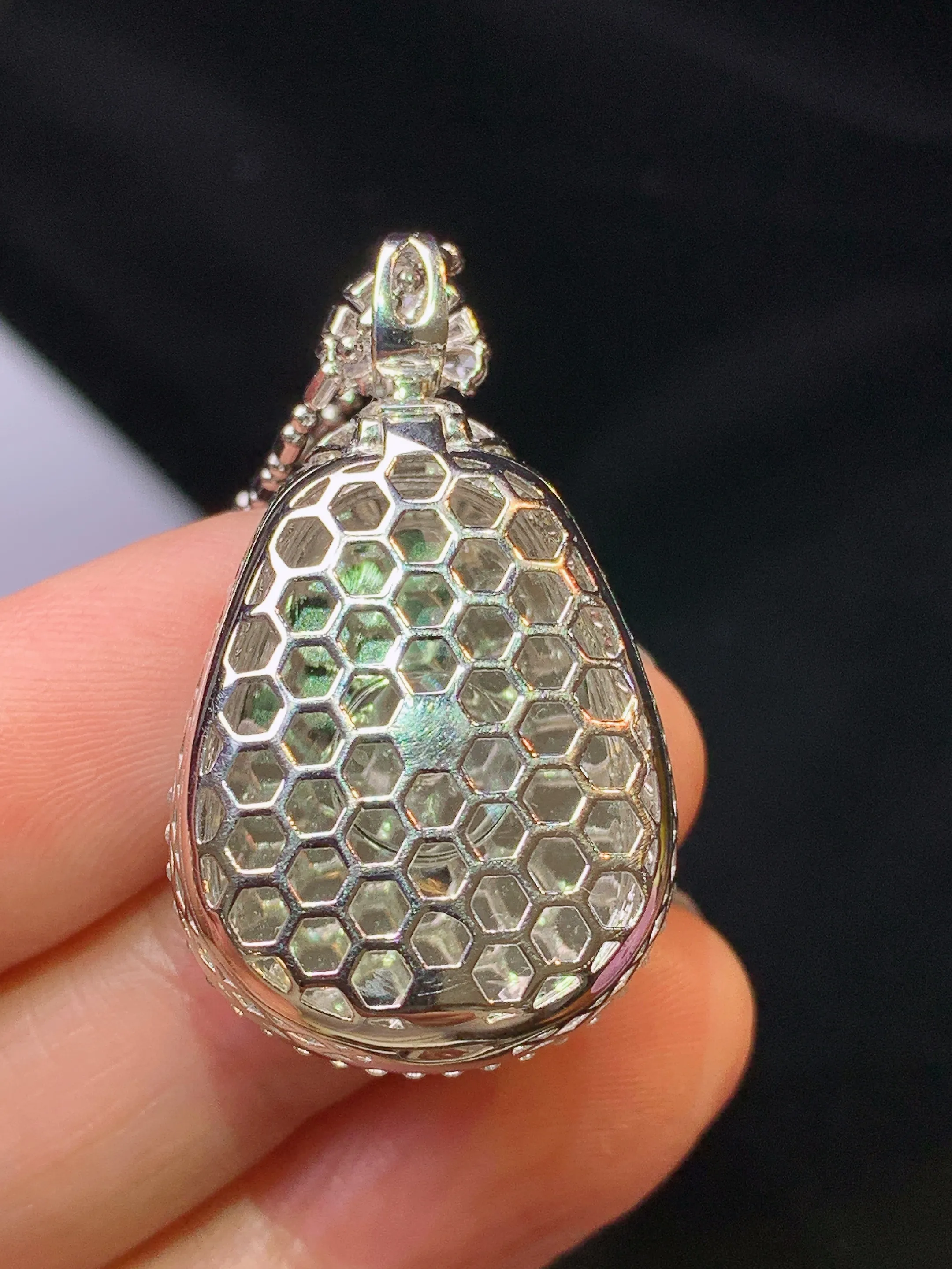 18金钻镶嵌满绿如意吊坠 玉质细腻 色泽清新艳丽 整体尺寸34.6*20.6*11.2