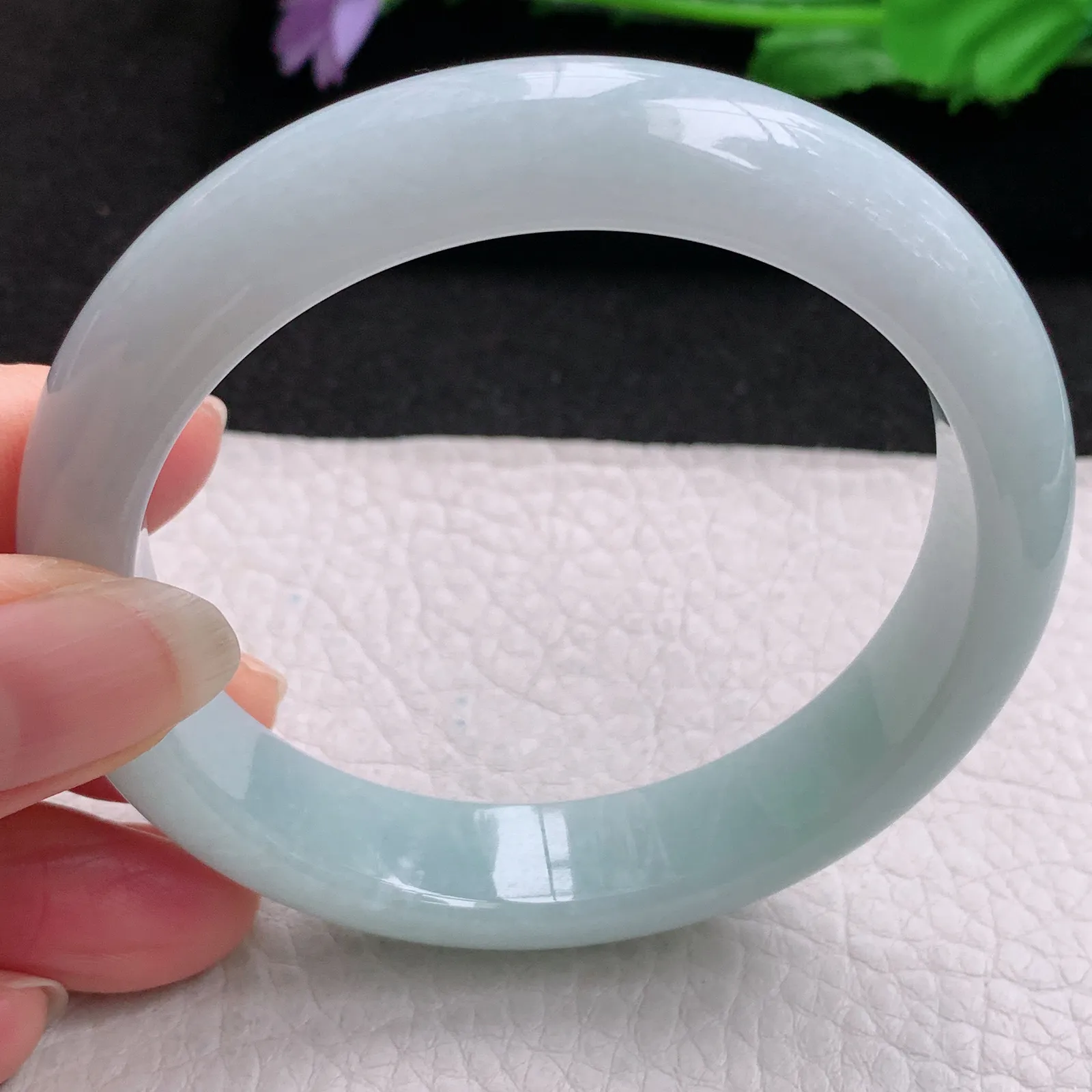 js实拍59*13.5*8.6平安镯 缅甸翡翠a货精美浅绿水润宽边玉手镯 玉手环