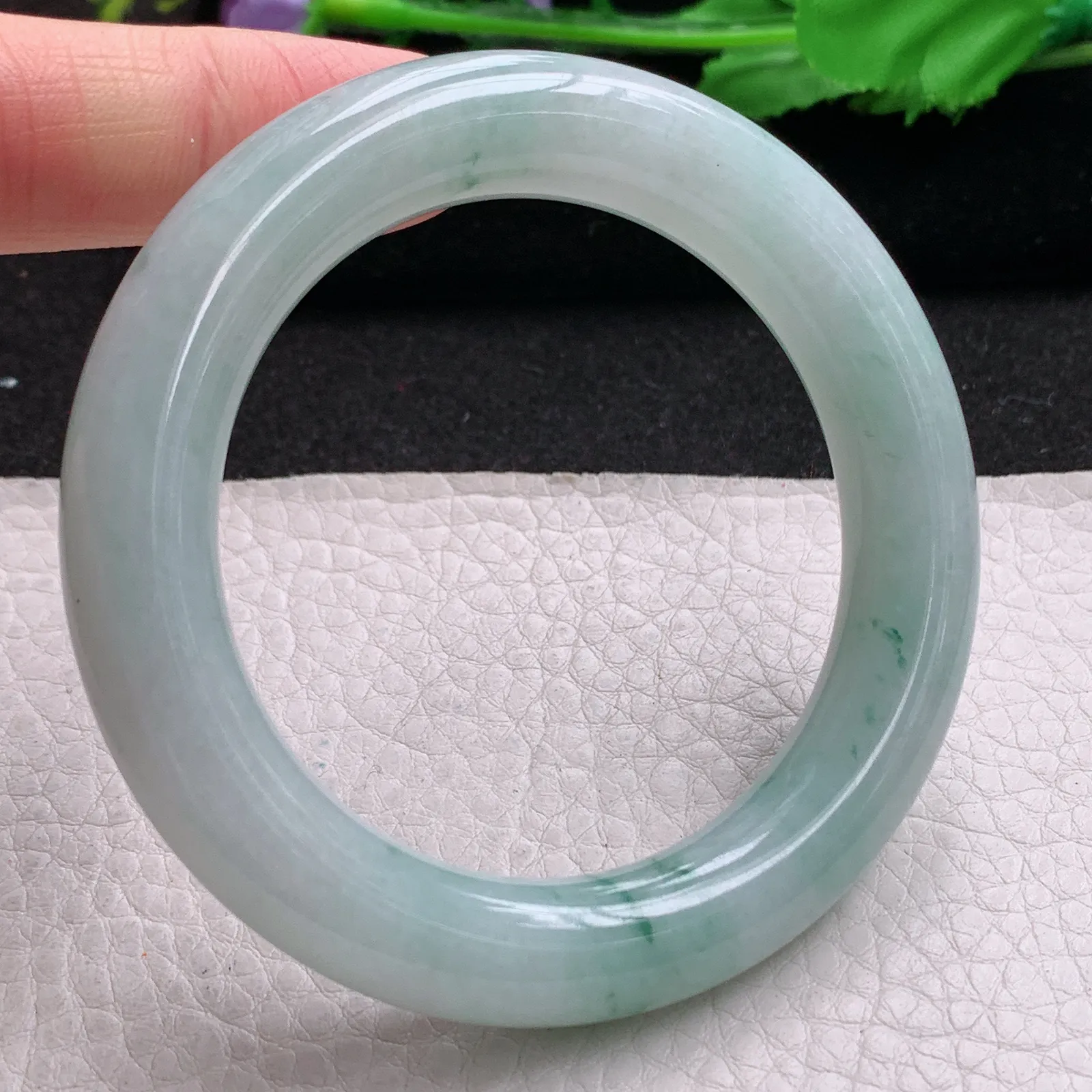 js小圈口52*11.2美人镯 缅甸翡翠a货精美飘花圆条玉手镯 玉手环