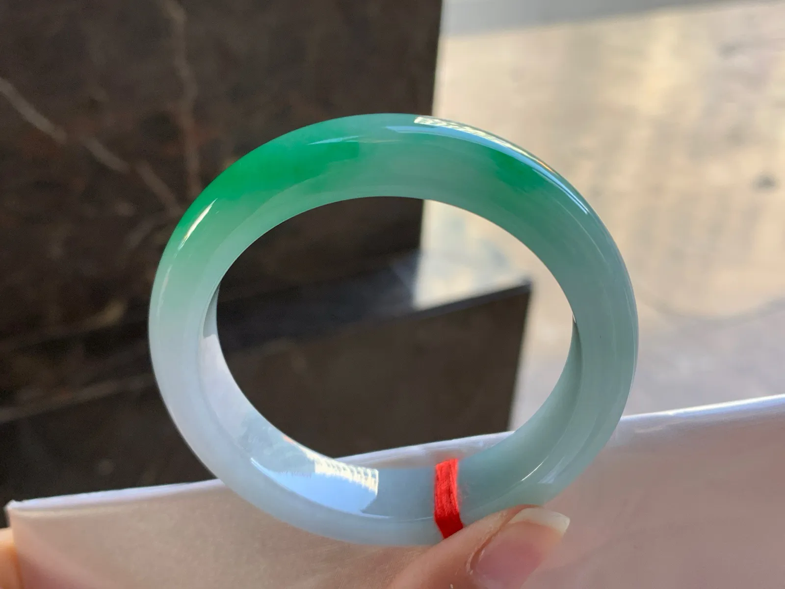 53.5-13-8.7

浓绿色手镯^_^底妆干净 鲜艳