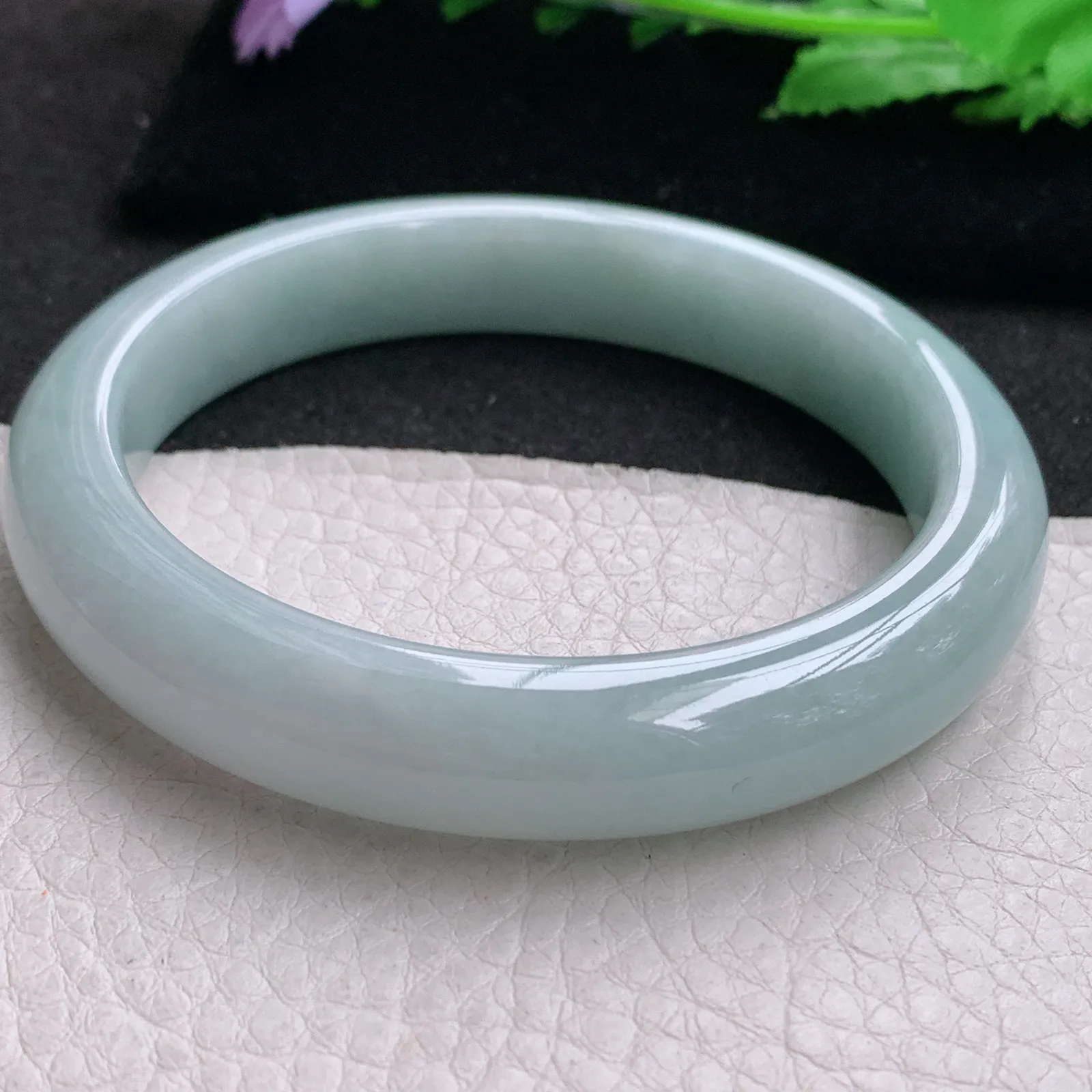 js大圈口62*12.3*9.3平安镯 缅甸翡翠a货精美浅绿宽边玉手镯 玉手环