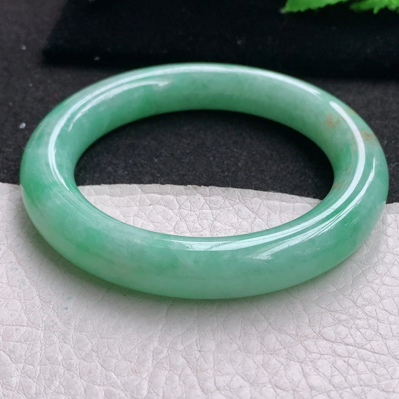 yh自然光55*11.3美人镯 缅甸翡翠a货玉手镯黄加绿圆条玉手环