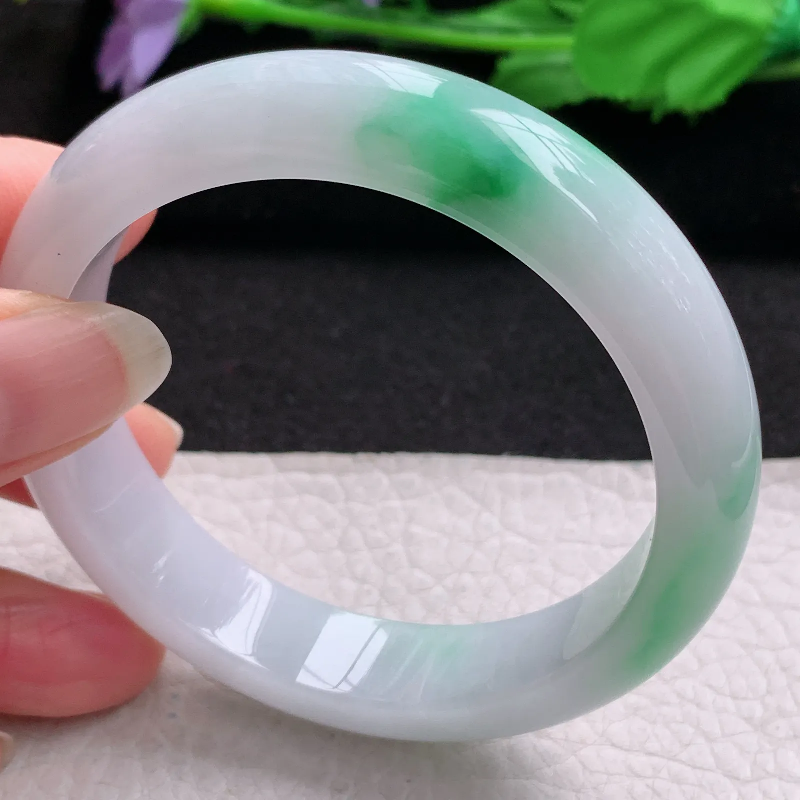 yh实拍56.5*13*8.3平安镯 缅甸翡翠a货精美白底青宽边玉手镯 玉手环