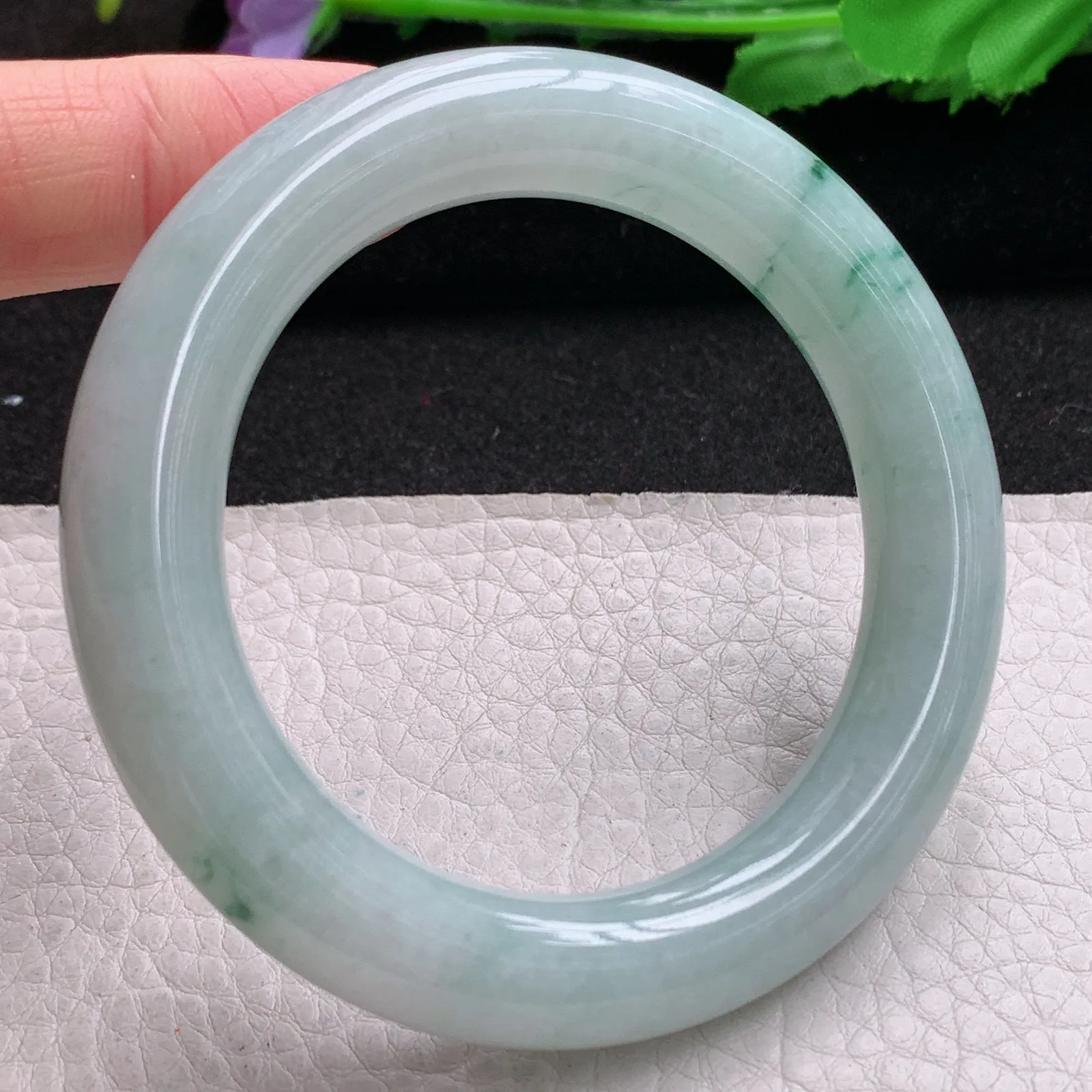 js小圈口52*11.2美人镯 缅甸翡翠a货精美飘花圆条玉手镯 玉手环