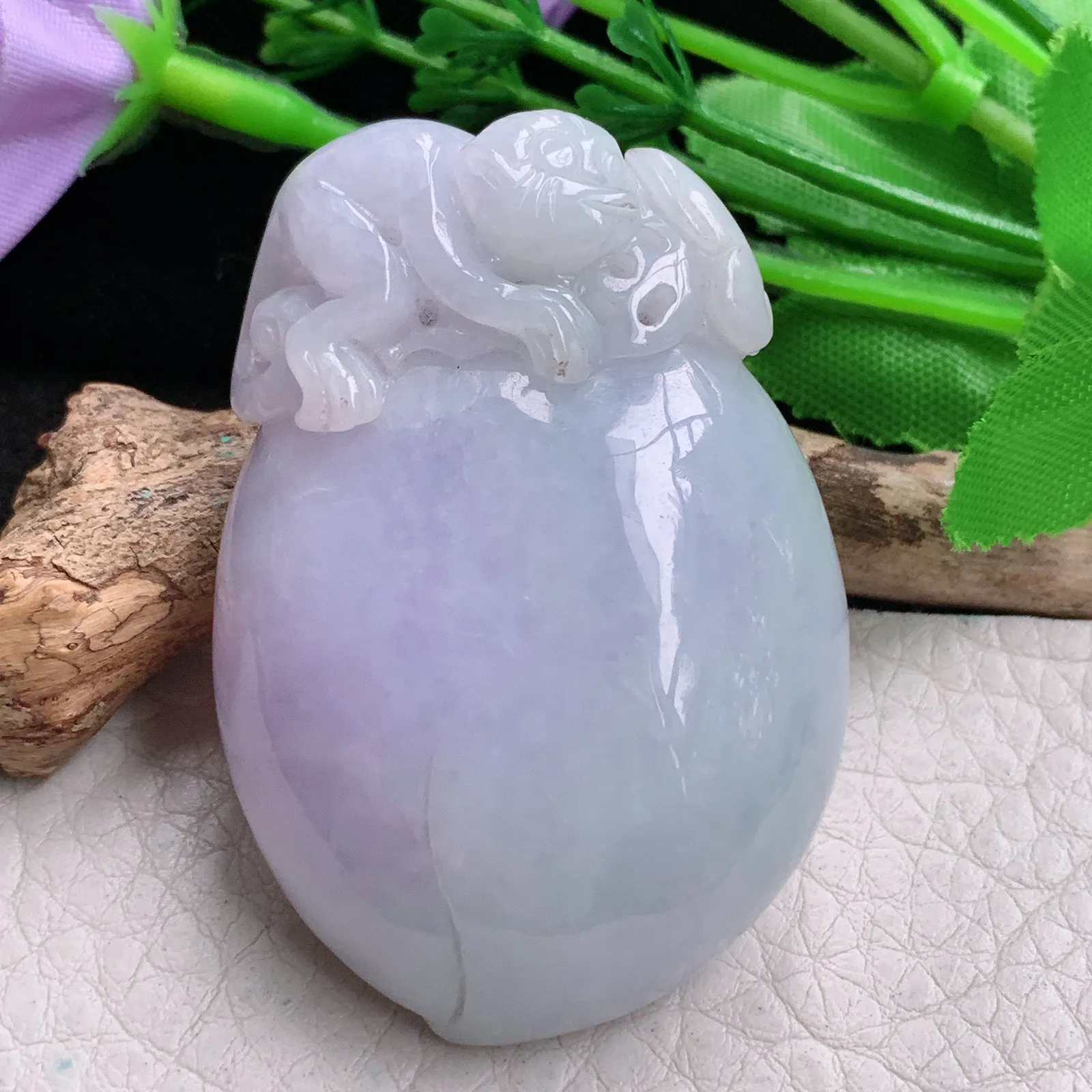 zen实拍51.8*35.8*14.8缅甸翡翠精美春带彩灵猴抱寿桃 福瓜玉项坠 玉挂件