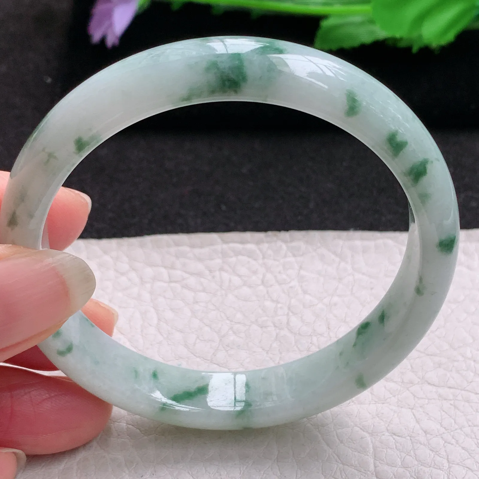 js实拍58*11.2*7平安镯 缅甸翡翠a货精美飘花宽边玉手镯 玉手环