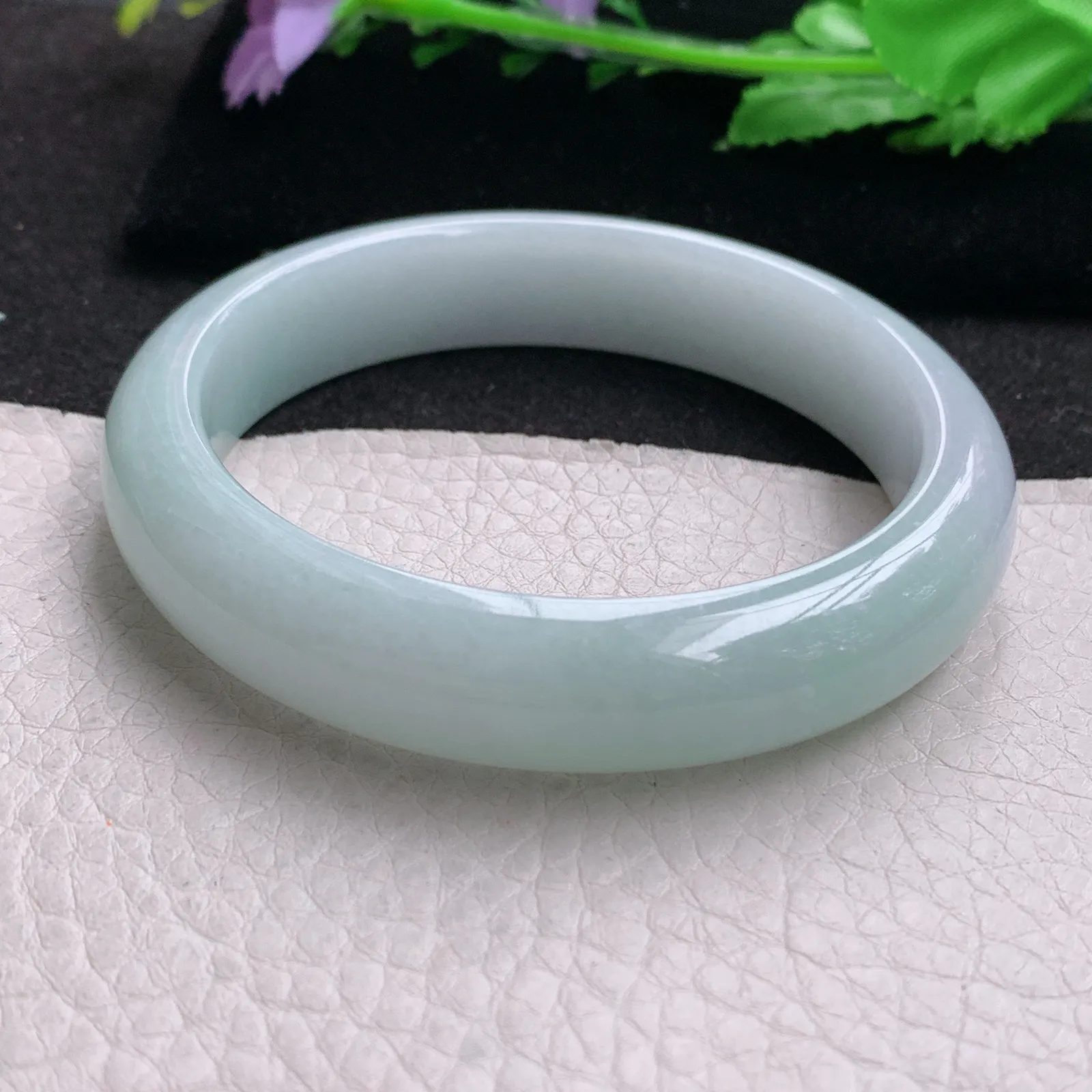 js实拍59*13.5*8.6平安镯 缅甸翡翠a货精美浅绿水润宽边玉手镯 玉手环