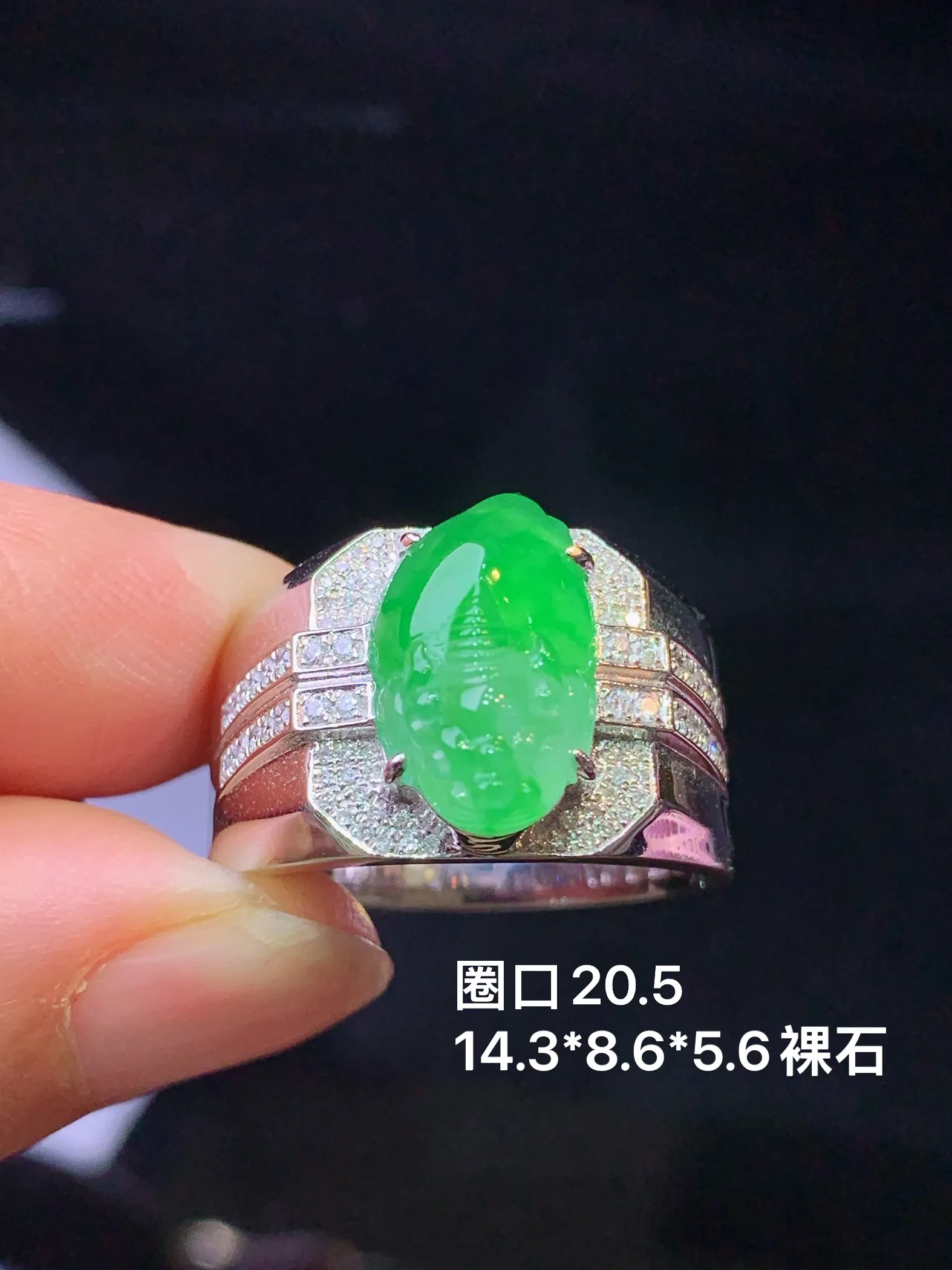 18金钻镶嵌翠绿貔貅戒指 玉质细腻 色泽清新艳丽 圈口20.5 裸石尺寸14.3*8.6*5.6