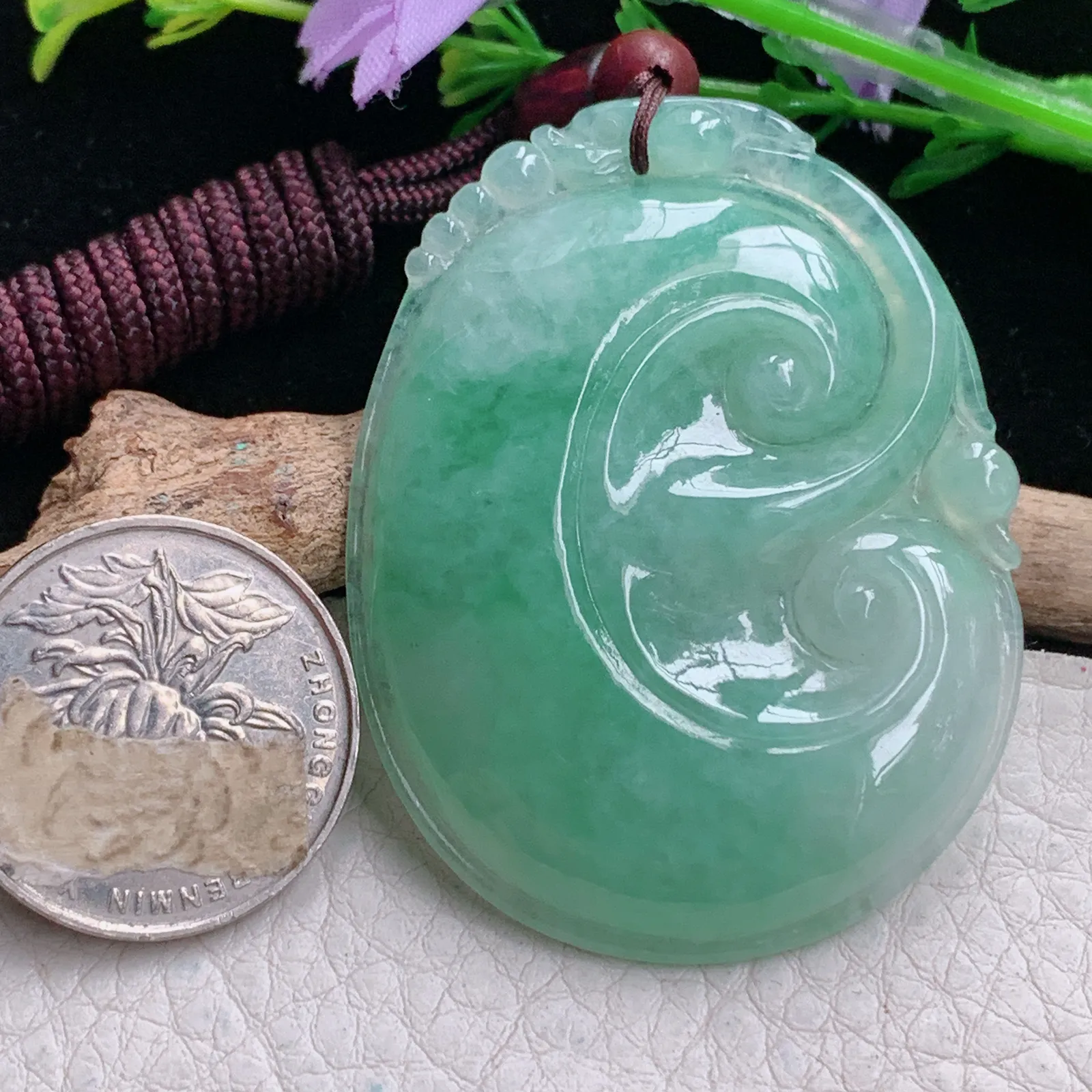 zen实拍53*40.8*5.6缅甸翡翠精美满绿飘花玉如意玉项坠 玉挂件