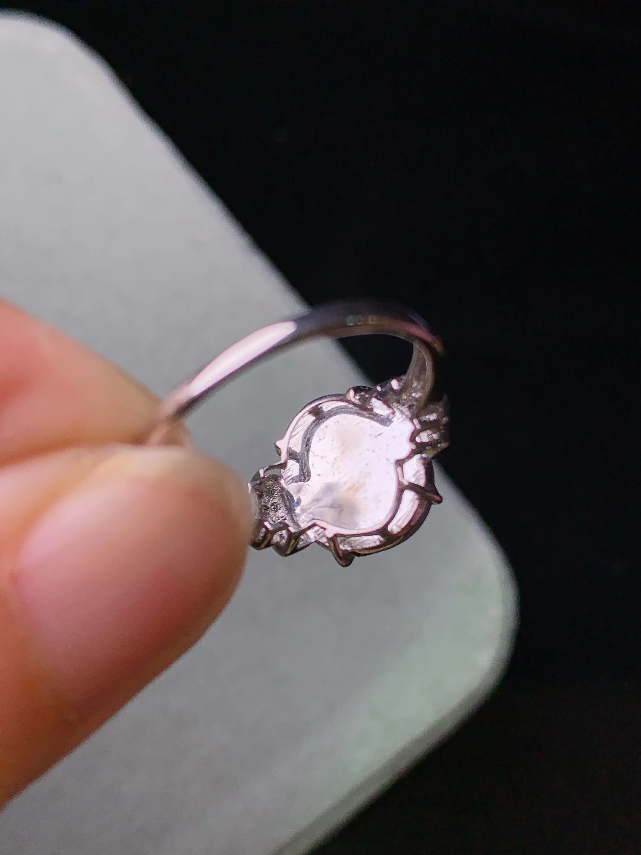 18金钻镶嵌紫罗兰蛋面戒指 玉质细腻 色泽清新艳丽 圈口14 裸石尺寸10.5*9*5