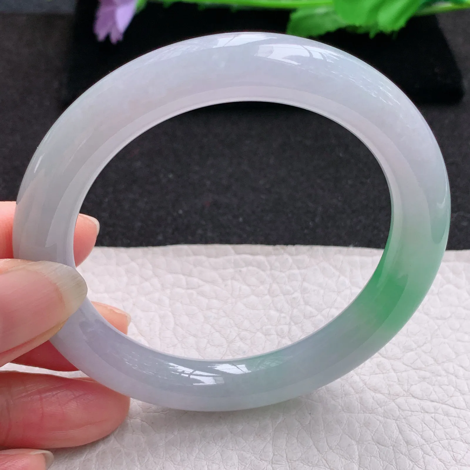 xd自然光57.5*10.6*10美人镯 缅甸翡翠a货玉手镯飘绿冰润圆条玉手环