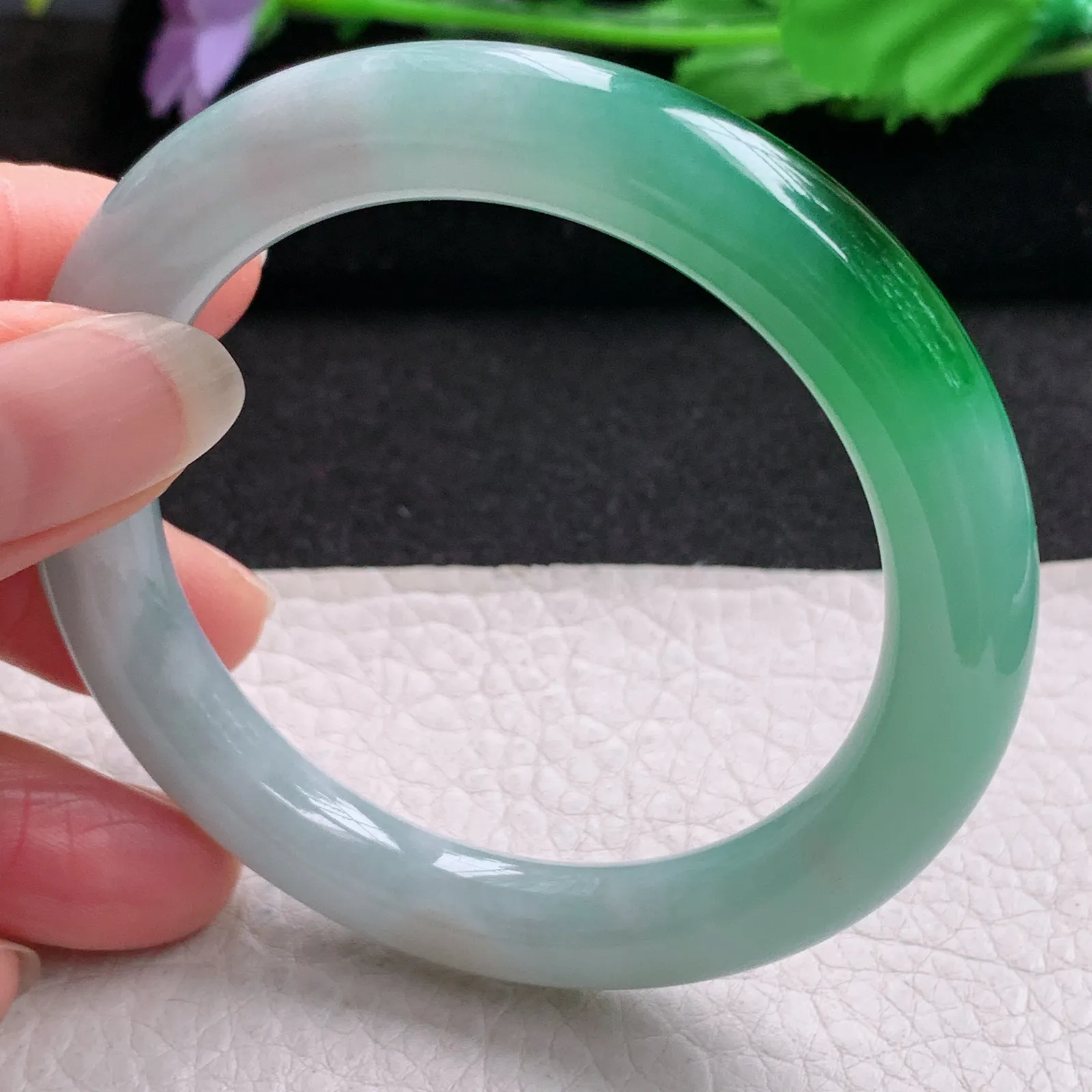 yh小圈口52.6*9.3*9.5美人镯 缅甸翡翠a货精美辣绿圆条玉手镯 叮当镯