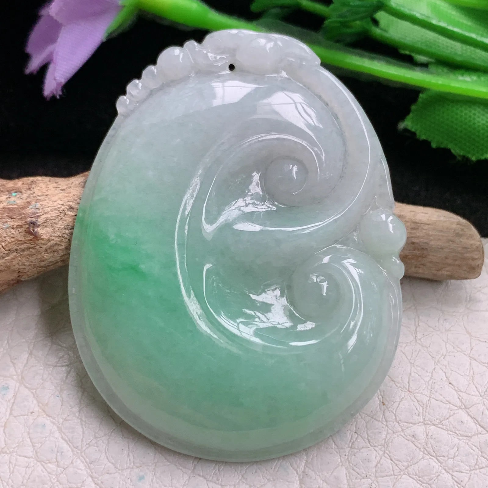 zen实拍53*41*5.6缅甸翡翠精美飘绿大如意 玉如意玉项坠 玉挂件