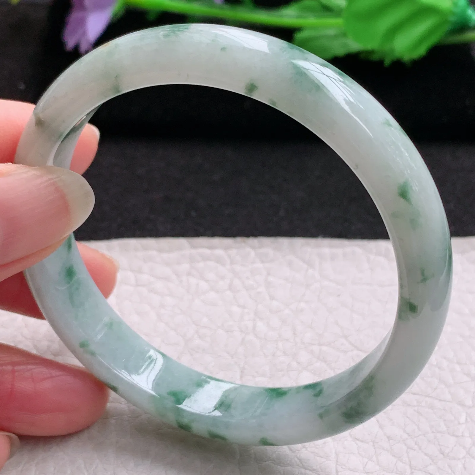 js实拍58*11.2*7平安镯 缅甸翡翠a货精美飘花宽边玉手镯 玉手环