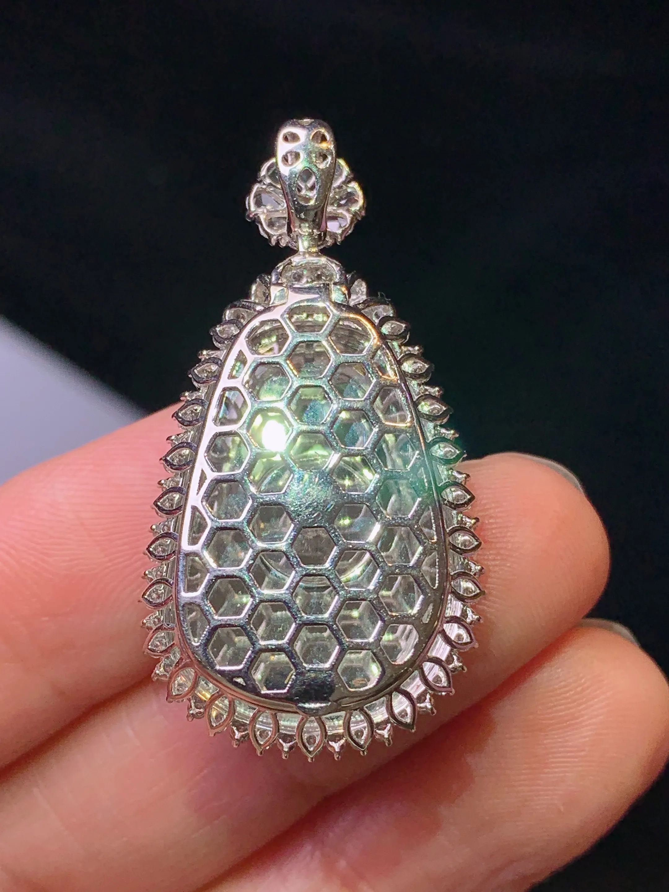 18金钻镶嵌满绿如意吊坠 玉质细腻 色泽清新艳丽 整体尺寸37.2*19.7*10