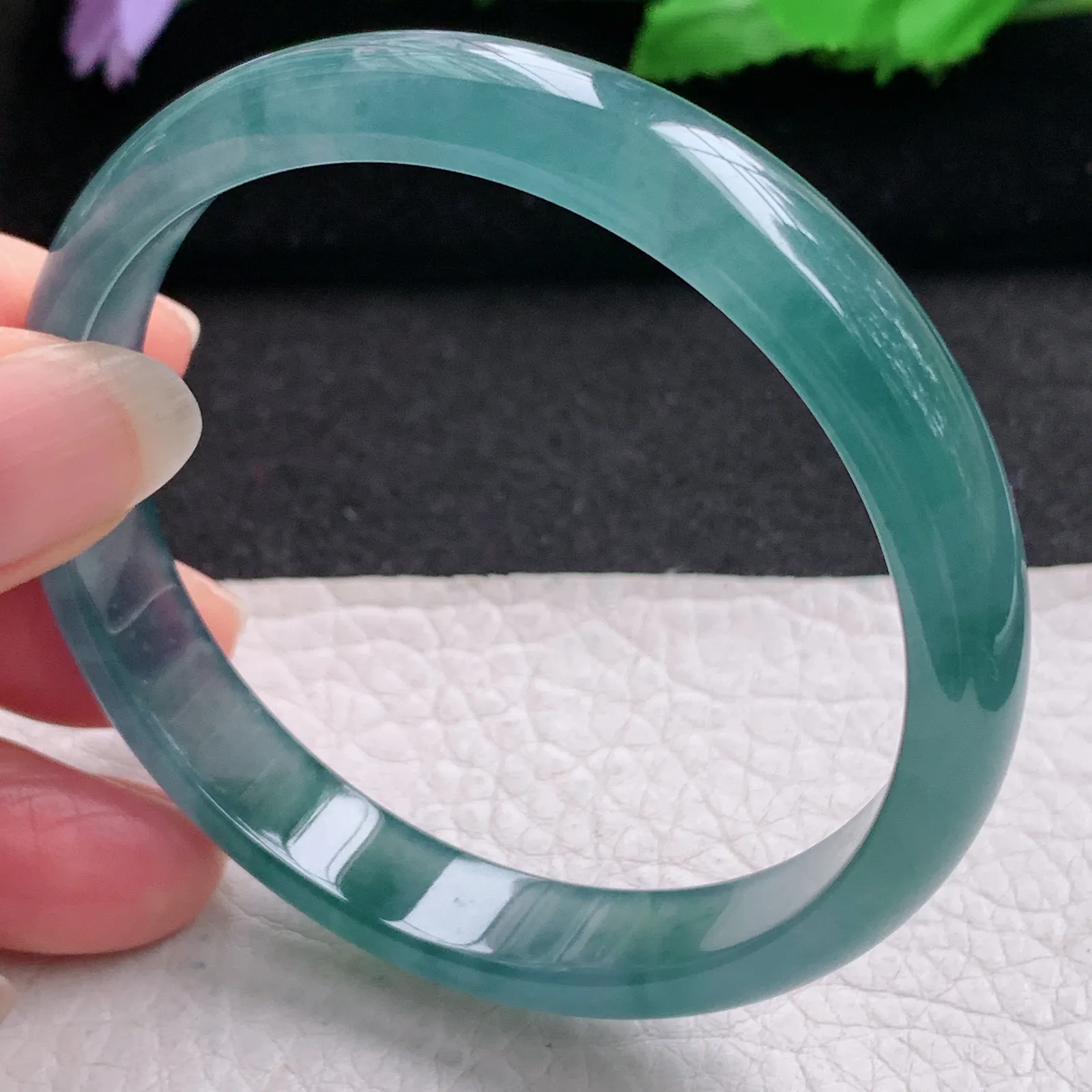 yh实拍57*10.5*6平安镯 翡翠a货精美冰蓝秀气宽边玉手镯 玉手环