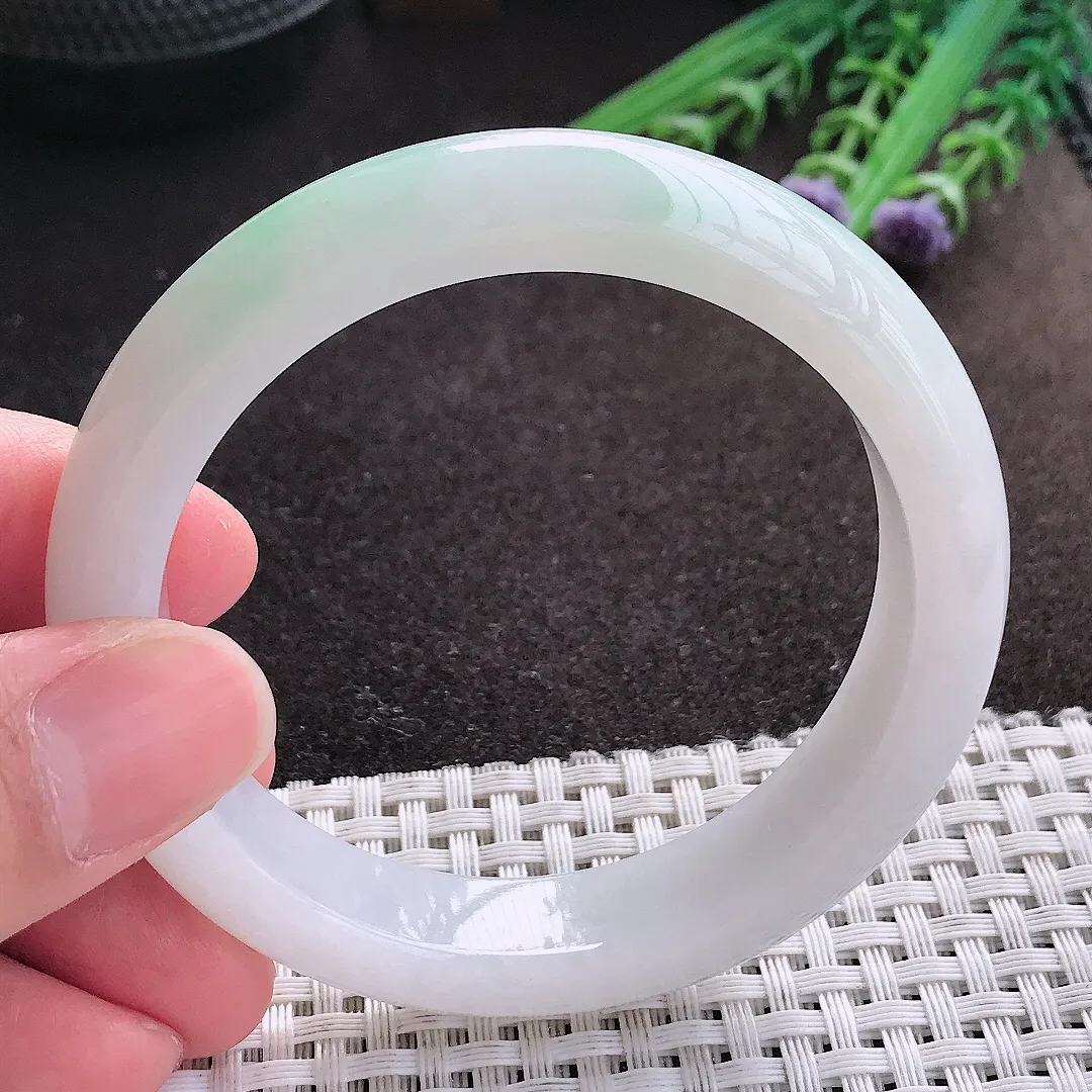 实拍A货翡翠55.5/12.8/8.3老坑冰润起胶浅绿色手镯宽边玉镯子